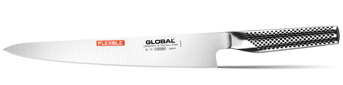 Нож филейный Global, гибкий, длина лезвия 27 смG-19 Нож филейный Global, гибкий, длина лезвия 27 смG-19Нож Global выполнен из одного, цельного полотна нержавеющей стали, что делает его максимально гигиеничным и прочным. Лезвие изготовлено из специального материала Cromova 18 Sanso, который состоит из трех слоев нержавеющей стали (центрального и двух боковых). На ноже не скапливается грязь, очень легко мыть. Покрытие рукоятки оснащено специальными ямочками-впадинами, тем самым обеспечивая удобный и надежный захват.Отличительной чертой японских ножей Global являются их рукоятки и уникальная бесшовная конструкция. Полая ручка заполнена песком, количество которого точно рассчитано, чтобы обеспечить наиболее оптимальное соотношение веса лезвия и рукоятки. Этот метод позволяет добиться максимально точной балансировки.Не рекомендуется использование в посудомоечной машине.Общая длина ножа: 40 см.