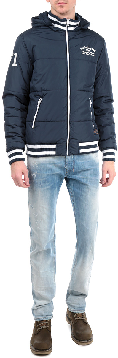 Куртка мужская Fresh Brand, цвет: темно-синий. H3 DF071 Night Blue. Размер L (50)H3 DF071 Night Blue Куртка мужская Fresh Brand, цвет: темно-синий. H3 DF071 Night Blue. Размер L (50)H3 DF071 Night BlueУтепленная мужская куртка Fresh Brand подчеркнет вашу индивидуальность иобеспечит защиту от всевозможных погодных условий. Куртка со съемнымкапюшоном и воротником-стойкой застегивается на пластиковую застежку-молнию. Капюшон пристегивается также с помощью молнии. Горловина, манжетыи низ изделия дополнены эластичными трикотажными резинками, препятствующимипроникновению холодного воздуха. Спереди модель дополнена двумяпрорезными карманами, закрывающимися на застежки-молнии. С изнаночнойстороны имеется прорезной карман без застежки. Модель оформленадекоративными нашивками. Эта утепленная стильная куртка послужит отличным дополнением к вашемугардеробу!