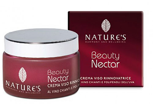 Крем для лица Natures Beauty Nectar, восстанавливающий, 50 мл60120204 Крем для лица Natures Beauty Nectar, восстанавливающий, 50 мл60120204Восстанавливающий крем для лица Natures Beauty Nectar - уникальное средство для усталой, тусклой кожи, потерявшей тонус и привлекательный вид. Специальный состав исключительно растительного комплекса на основе вина Кьянти, экстракта из косточек красного винограда кьянти и почек виноградной лозы стимулирует обновление клеток, питает, увлажняет, защищает и оживляет кожу лица и шеи, придавая сияние, свежесть и здоровый вид. Рекомендуется курсовой уход в течение не менее 30 дней, повторяясь 2-3 раза в год во время смены сезонов, после пляжного отдыха или стрессовых состояний. Характеристики:Объем: 50 мл. Производитель: Италия. Артикул:60120204. Товар сертифицирован.