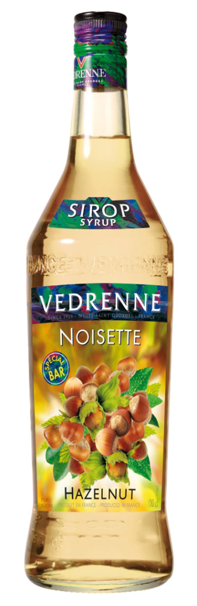 Vedrenne Лесной Орех сироп, 1 лSVDRNO-010B01 Vedrenne Лесной Орех сироп, 1 лSVDRNO-010B01Сироп Лесной Орех — добавка, которая создается в основном для кофейных напитков. Густая приятная консистенция даёт напиткам аромат орехов.Сиропы изготавливаются на основе натурального растительного сырья, фруктовых и ягодных соков прямого отжима, цитрусовых настоев, а также с использованием очищенной воды без вредных примесей, что позволяет выдержать все ценные и полезные свойства натуральных фруктово-ягодных плодов и трав. В состав сиропов входит только натуральный сахар, произведенный по традиционной технологии из сахарозы. Благодаря высокому содержанию концентрированного фруктового сока, сиропы Vedrenne обладают изысканным ароматом и натуральным вкусом, являются эффективным подсластителем при незначительной калорийности. Они оптимизируют уровень влажности и процесс кристаллизации десертов, хорошо смешиваются с другими ингредиентами и способствуют улучшению вкусовых качеств напитков и десертов.Сиропы Vedrenne разливаются в стеклянные бутылки с яркими этикетками, на которых изображен фрукт, ягода или другой ингредиент, определяющий вкусовые оттенки того или иного продукта Vedrenne. Емкости с сиропами Vedrenne герметичны, поэтому не позволяют содержимому контактировать с микроорганизмами и другими губительными внешними воздействиями. Кроме того, стеклянные бутылки выглядят оригинально и стильно.В настоящее время компания Vedrenne считается одним из лучших производителей высококлассных сиропов, отличающихся натуральным вкусом, а также насыщенным ароматом и глубоким цветом. Фруктовые сиропы Vedrenne пользуются большой популярностью не только во Франции (где их широко используют как в сегменте HoReCa, так и в домашних условиях), но и экспортируются более чем в 50 стран мира.Цвет: соломенныйАромат: звучит теплыми, пряными нотами лесного орехаВкус: округлый, мягкий, сладкий с нотами фундука в мёдеРецепт коктейля Волшебный ДесертИнгредиенты:30 мл сиропа Vedrenne Лесной Орех;30 мл ликера Айриш крим;30 мл эспрессо;1 шарик ванильного мороженого;лёд.Способ приготовления:Поместить ингредиенты в шейкер. Шейк всех ингредиентов со льдом. Перелить в бокал хайбол.
