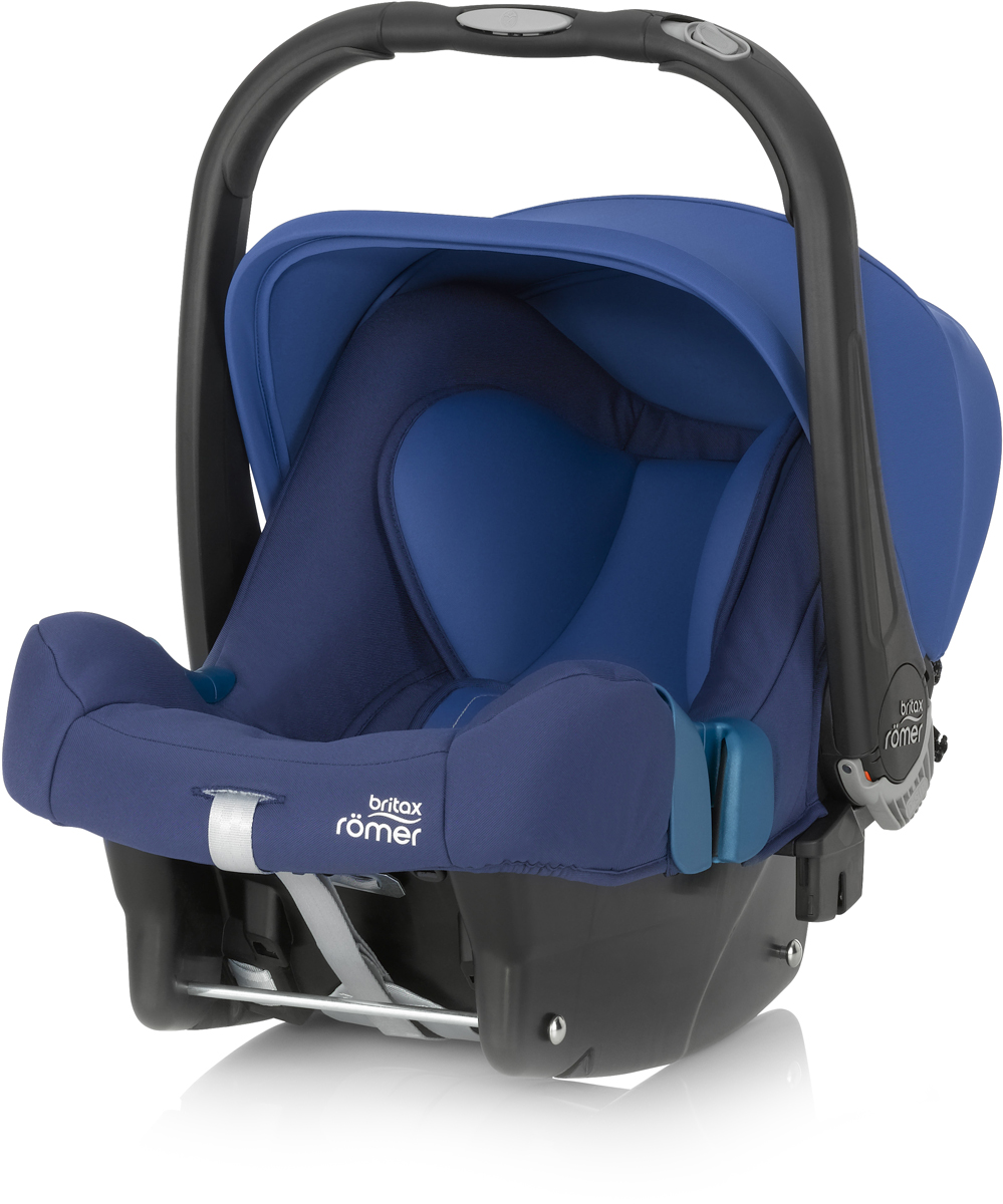 Romer Автокресло Baby-Safe Plus SHR II Ocean Blue до 13 кг2000023260 Romer Автокресло Baby-Safe Plus SHR II Ocean Blue до 13 кг2000023260Автокресло Romer Baby-Safe Plus SHR II группы 0+ предназначено для детей весом до 13 кг (от рождения до года). Мягкая, уютная обивка кресла из энергопоглощающих материалов, глубокие боковины, и дополнительная вставка для новорожденных создают уютное и безопасное место для ребенка с самого рождения. Пятиточечные ремни безопасности с централизованной системой натяжения и мягкими, энергопоглощающими плечевыми накладками, регулируются по высоте с помощью подголовника и надежно удерживают ребенка внутри автокресла. Встроенная система автоматического выравнивания действует при регулировке подголовника. Чем выше подголовник - тем просторней становится автокресло. Внутренние ремни безопасности также поднимаются автоматически, избавляя от ошибок самостоятельной регулировки. Travel System - система путешествий для активных родителей! Для приятной прогулки нужно поставить автокресло на раму коляски, обладающей механизмом CLICK & GO и мобильная коляска готова. Отсоединить автокресло от рамы можно одной рукой - для этого предусмотрена кнопка на ручке автокресла. Максимального комфорта в использовании и безопасности можно достичь, установив автокресло на ременную базу или на базу Isofix. Особенности:Пятиточечные ремни безопасности регулируются одной рукой.Подголовник регулируется вместе с ремнями безопасности по мере роста ребенка.Углубленная боковая защита с мягкими обеспечивает оптимальную боковую защиту.Солнцезащитный козырек для защиты нежной кожи ребенка.Многофункциональная ручка для переноски.Встроенные адаптеры CLICK & GO для создания системы путешествий.Съемный чехол не требует демонтажа внутренних ремней. Автокресло совместимо с колясками Britax и HARTAN. Мягкая обивка ручки для более удобной переноски кресла. Чехол для защиты от солнца и ветра с защитой от УФ-излучения 50+.