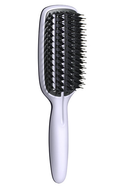 Tangle Teezer Расческа для волос Blow-Styling Half Paddle370237 Tangle Teezer Расческа для волос Blow-Styling Half Paddle370237Tangle Teezer - оригинальная профессиональная расческа для расчесывания волос, которая позволит вам с легкостью всего за одну минуту без рывков и напряжения расчесать мокрые или окрашенные волосы, не причиняя им вреда. Эта расческая делает легким и приятным расчесывание даже спутанных волос!Товар сертифицирован.