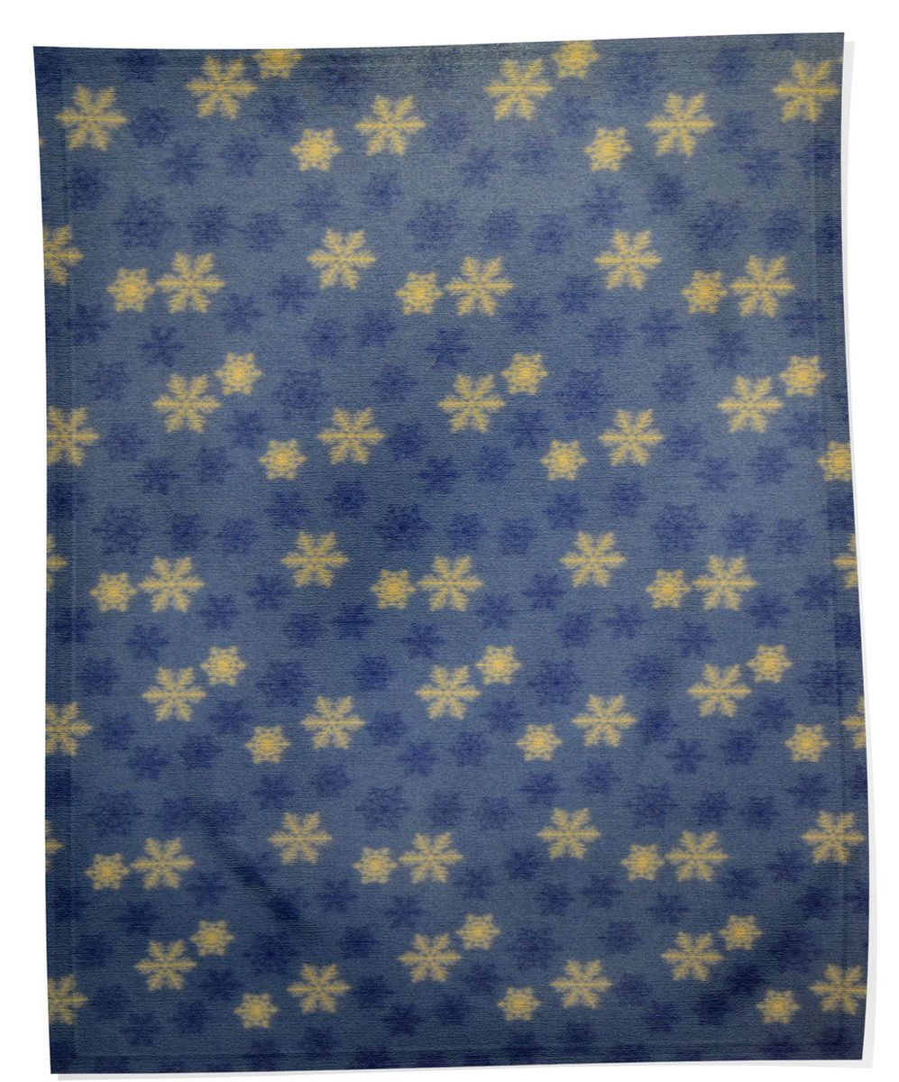 Плед флисовый Снежинки, синий, 150х200смОПЛФ-150*200/СС Плед флисовый Снежинки, синий, 150х200смОПЛФ-150*200/ССМягкий и приятный на ощупь плед Снежинки согреет в прохладные вечера и сделает ваш дом праздничным и новогодним. Дизайн жизнерадостный, зимний, будет способствовать хорошему настроению! Наслаждайтесь комфортом и уютом с пледом Снежинки и пусть в вашем доме будет тепло!