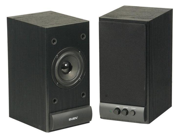 Sven SPS-609, Black акустическая система 2.0SV-0120609BK Sven SPS-609, Black акустическая система 2.0SV-0120609BKSVEN SPS-609 – является представителем линейки экономичной акустики 2.0, созданной компанией SVEN в качестве антикризисного решения вопроса прослушивания музыки, просмотра фильмов и звукового сопровождения компьютерных игр – удобно и без ущерба для бюджета.SPS-609 – вторая по цене в линейке деревянной акустики SVEN, отличающаяся от своей предшественницы – SVEN SPS-607 – увеличенной мощностью и размерами. Увеличенный ход катушки динамиков позволяет воспроизводить звук практически без искажения. Главное же преимущество остается неизменным: сочетание простоты в использовании, легкости в управлении и невысокой стоимости.Регуляторы уровня громкости и тембра ВЧ расположены на передней панели корпуса, также как и выключатель питания. Это очень удобно, так как все настройки находятся под рукой. На задней стенке расположены разъемы для подключения различных источников аудиосигнала: ПК, DVD/CD/MP3-плееров.