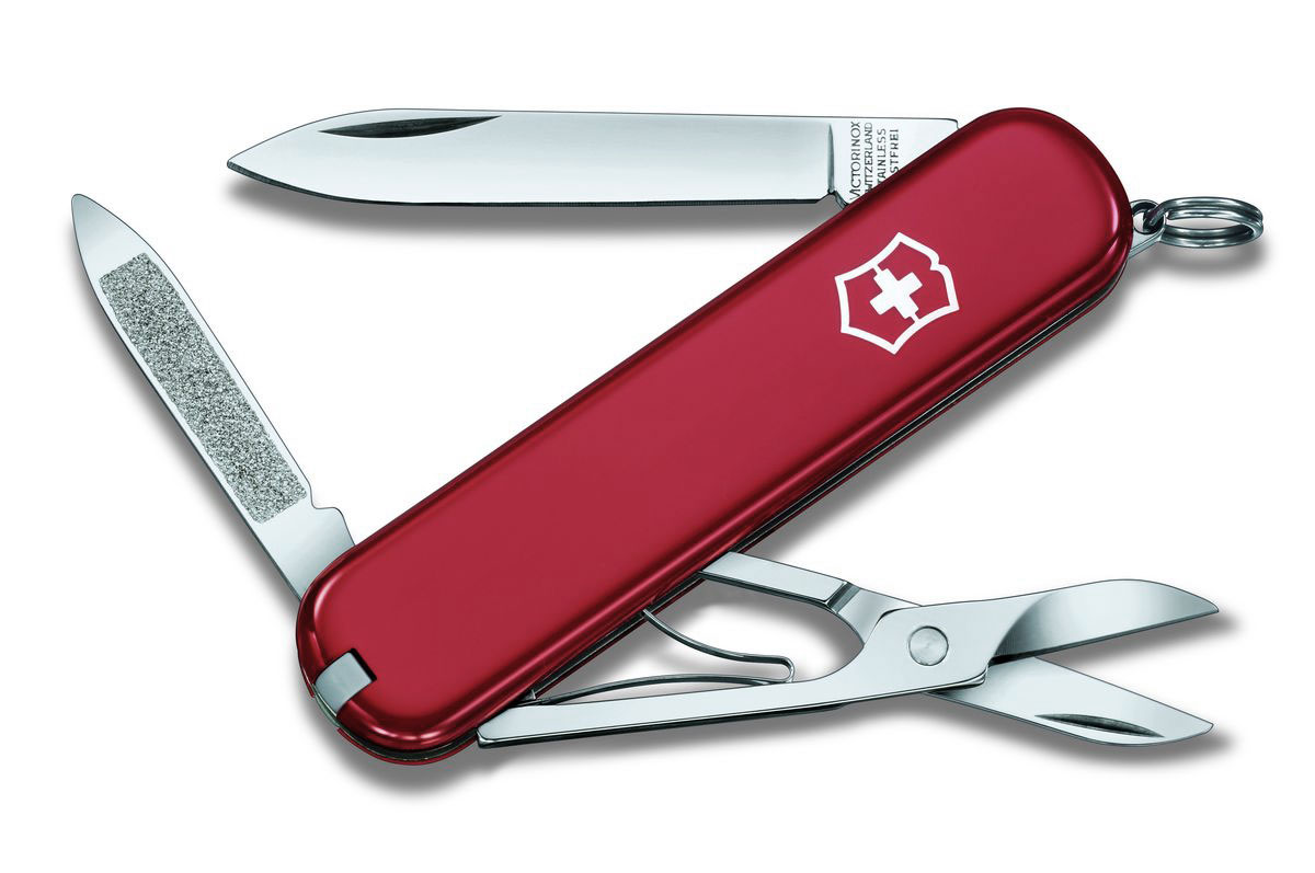 Нож перочинный Victorinox Ambassador, цвет: красный, 7 функций, 7,4 см0.6503 Нож перочинный Victorinox Ambassador, цвет: красный, 7 функций, 7,4 см0.6503Лезвие складного ножа-брелока Victorinox Ambassador изготовлено из высококачественной нержавеющей стали. Ручка, выполненная из прочного пластика, обеспечивает надежный и удобный хват. Нож имеет компактные размеры и не занимает много места.Хорошее качество, надежный долговечный материал и эргономичная рукоятка - что может быть удобнее на природе или на пикнике!В комплекте чехол, изготовленный из искусственной кожи.Функции ножа:Лезвие.Пилка для ногтей с инструментом по уходу за ногтями.Ножницы.Кольцо для ключей.Пинцет.Зубочистка.Длина ножа в сложенном виде: 7,4 см.Длина ножа в разложенном виде: 12,7 см.