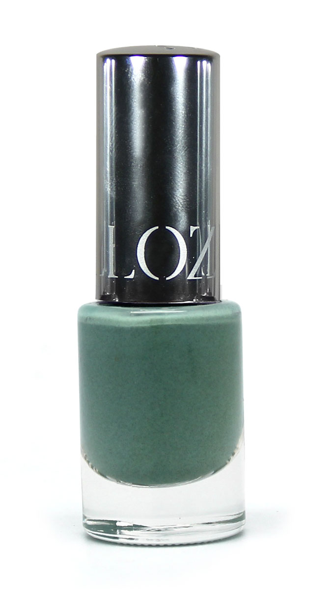 YZ Лак для ногтей GLAMOUR SMOKY, тон 18, 12 мл6318 YZ Лак для ногтей GLAMOUR SMOKY, тон 18, 12 мл6318В базе находится очень мелкий неблестящий чёрный шиммер. Нанесение лаков коллекции Smoky не вызывает неудобств — они не жидкие и быстро сохнут, легко самовыравниваются и не требуют топа. После высыхания остаются полностью глянцевыми.