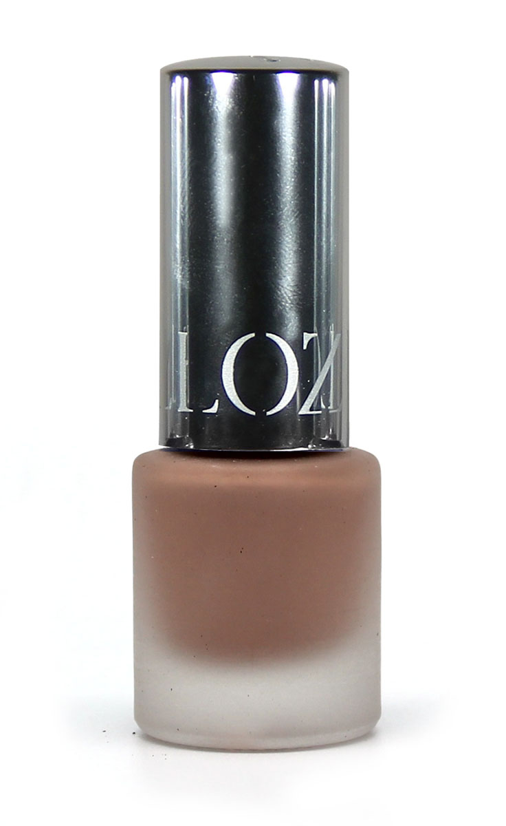 YZ Лак для ногтей GLAMOUR SILK, тон 22, 12 мл6322 YZ Лак для ногтей GLAMOUR SILK, тон 22, 12 мл6322Лак SILK это модный тренд сезона ВЕСНА. В линейке Yllozure Silk нежные краски пастели гармонично сочетаются с модными пастельными тонами одежды, а многие оттенки палитры отвечают и еще одному веянию моды - маникюр в тон пудры и в тон румян. Сочетание бархатистого матового покрытия и интенсивного перламутра отразит всю нежность тончайшего шелка. Кроме того, они хорошо смотрятся на модной в сезоне длине - коротких и средних ногтях. Для долговечности маникюра наносите его строго в соответствии со способом применения:1) нанесите Base дождитесь полного высыхания артикул 6170.2) нанесите первый слой лака Silk дождитесь полного высыхания;3) нанесите второй слой лака Silk, дождитесь полного высыхания;ВНИМАНИЕ: не наносите Top Coat, он портит оригинальный матовый пастельный эффект.
