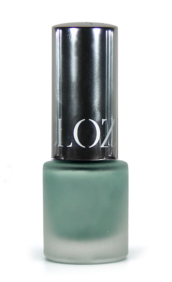 YZ Лак для ногтей GLAMOUR SILK, тон 23, 12 мл6323 YZ Лак для ногтей GLAMOUR SILK, тон 23, 12 мл6323Лак SILK это модный тренд сезона ВЕСНА. В линейке Yllozure Silk нежные краски пастели гармонично сочетаются с модными пастельными тонами одежды, а многие оттенки палитры отвечают и еще одному веянию моды - маникюр в тон пудры и в тон румян. Сочетание бархатистого матового покрытия и интенсивного перламутра отразит всю нежность тончайшего шелка. Кроме того, они хорошо смотрятся на модной в сезоне длине - коротких и средних ногтях. Для долговечности маникюра наносите его строго в соответствии со способом применения:1) нанесите Base дождитесь полного высыхания артикул 6170.2) нанесите первый слой лака Silk дождитесь полного высыхания;3) нанесите второй слой лака Silk, дождитесь полного высыхания;ВНИМАНИЕ: не наносите Top Coat, он портит оригинальный матовый пастельный эффект.