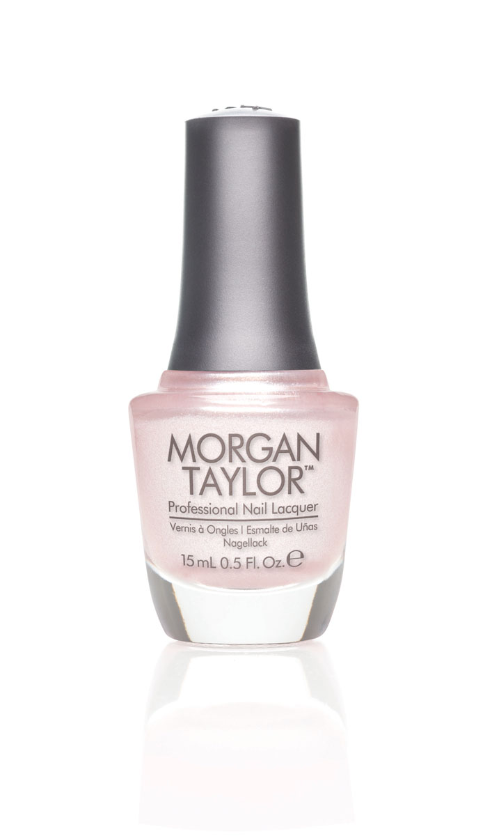 Morgan Taylor Лак для ногтей Adorned In Diamonds/Алмазная пыль, 15 мл50007 Morgan Taylor Лак для ногтей Adorned In Diamonds/Алмазная пыль, 15 мл50007Перламутровый светло-розовый шиммер.Эксклюзивная коллекция Morgan Taylor™ насыщена редкими и драгоценными составляющими. Оттенки основаны на светящихся жемчужинах, оловянных сплавах, мерцающем серебре и лучезарном золоте. Все пигменты перетерты в мельчайшую пыль и используются без разбавления другими красителями: в итоге лак получается благородным и дорогим.Наша обязанность перед мастером маникюра — предложить безопасное профессиональное цветное покрытие. Именно поэтому наши лаки являются BIG3FREE: не содержат формальдегида, толуола и дибутилфталата.В работе с клиентом лак должен быть безупречным — от содержимого флакона до удобства нанесения. Индивидуальный проект и дизайн — сочетание удобства в работе и оптимального веса флакона. Кристально-прозрачное итальянское стекло — это качество стекла позволяет вам видеть цвет лака без искажений, поэтому вопрос выбора цветного покрытия клиентом и мастером решается быстро и с легкостью. Удобный колпачок — воздушный, почти невесомый, он будто создан, чтобы вы держали его пальцами рук при нанесении лака. Особенная кисть — очень тонкие волоски кисти позволят вам почувствовать себя настоящим художником и наносить лак гладко и равномерно.