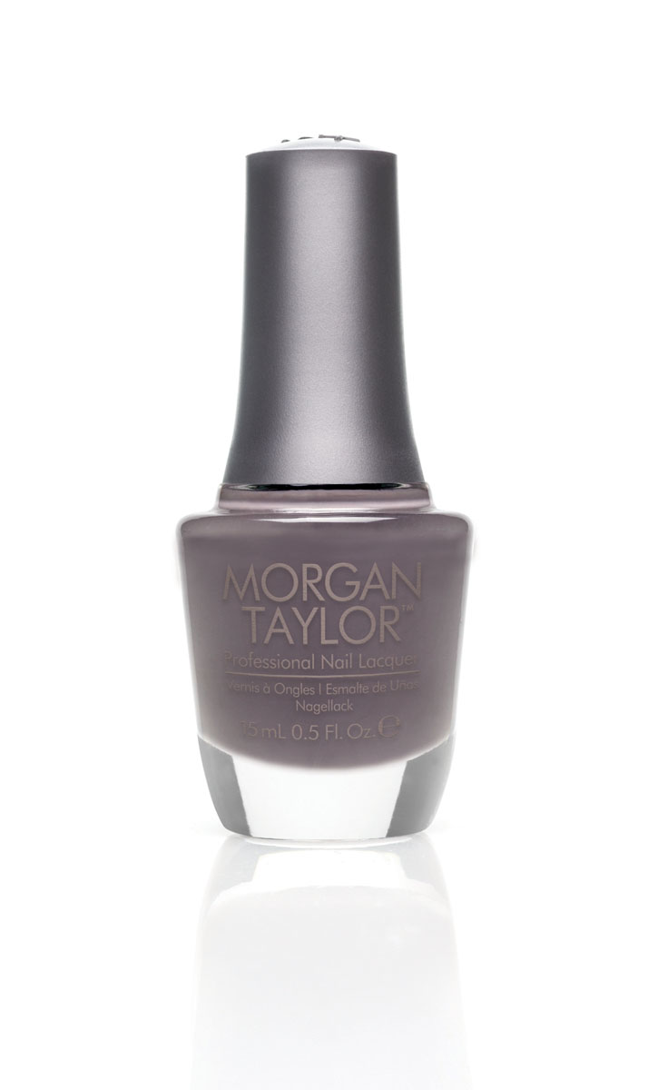 Morgan Taylor Лак для ногтей Sweater Weather/На любую погоду, 15 мл50064 Morgan Taylor Лак для ногтей Sweater Weather/На любую погоду, 15 мл50064Плотная эмаль теплого серого цвета.Эксклюзивная коллекция Morgan Taylor™ насыщена редкими и драгоценными составляющими. Оттенки основаны на светящихся жемчужинах, оловянных сплавах, мерцающем серебре и лучезарном золоте. Все пигменты перетерты в мельчайшую пыль и используются без разбавления другими красителями: в итоге лак получается благородным и дорогим.Наша обязанность перед мастером маникюра — предложить безопасное профессиональное цветное покрытие. Именно поэтому наши лаки являются BIG3FREE: не содержат формальдегида, толуола и дибутилфталата.В работе с клиентом лак должен быть безупречным — от содержимого флакона до удобства нанесения. Индивидуальный проект и дизайн — сочетание удобства в работе и оптимального веса флакона. Кристально-прозрачное итальянское стекло — это качество стекла позволяет вам видеть цвет лака без искажений, поэтому вопрос выбора цветного покрытия клиентом и мастером решается быстро и с легкостью. Удобный колпачок — воздушный, почти невесомый, он будто создан, чтобы вы держали его пальцами рук при нанесении лака. Особенная кисть — очень тонкие волоски кисти позволят вам почувствовать себя настоящим художником и наносить лак гладко и равномерно.