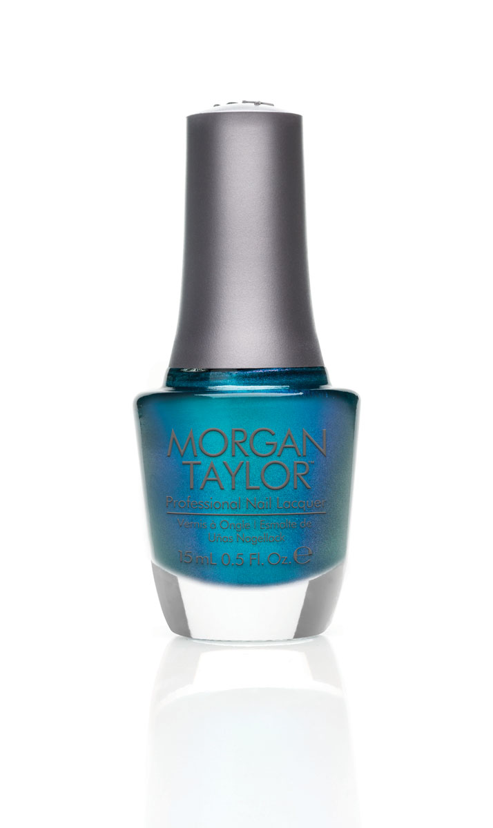 Morgan Taylor Лак для ногтей Bright Eyes/Ослепительный бирюзовый, 15 мл50090 Morgan Taylor Лак для ногтей Bright Eyes/Ослепительный бирюзовый, 15 мл50090Шиммер цвета морской волны, голографический.Эксклюзивная коллекция Morgan Taylor™ насыщена редкими и драгоценными составляющими. Оттенки основаны на светящихся жемчужинах, оловянных сплавах, мерцающем серебре и лучезарном золоте. Все пигменты перетерты в мельчайшую пыль и используются без разбавления другими красителями: в итоге лак получается благородным и дорогим.Наша обязанность перед мастером маникюра — предложить безопасное профессиональное цветное покрытие. Именно поэтому наши лаки являются BIG3FREE: не содержат формальдегида, толуола и дибутилфталата.В работе с клиентом лак должен быть безупречным — от содержимого флакона до удобства нанесения. Индивидуальный проект и дизайн — сочетание удобства в работе и оптимального веса флакона. Кристально-прозрачное итальянское стекло — это качество стекла позволяет вам видеть цвет лака без искажений, поэтому вопрос выбора цветного покрытия клиентом и мастером решается быстро и с легкостью. Удобный колпачок — воздушный, почти невесомый, он будто создан, чтобы вы держали его пальцами рук при нанесении лака. Особенная кисть — очень тонкие волоски кисти позволят вам почувствовать себя настоящим художником и наносить лак гладко и равномерно.