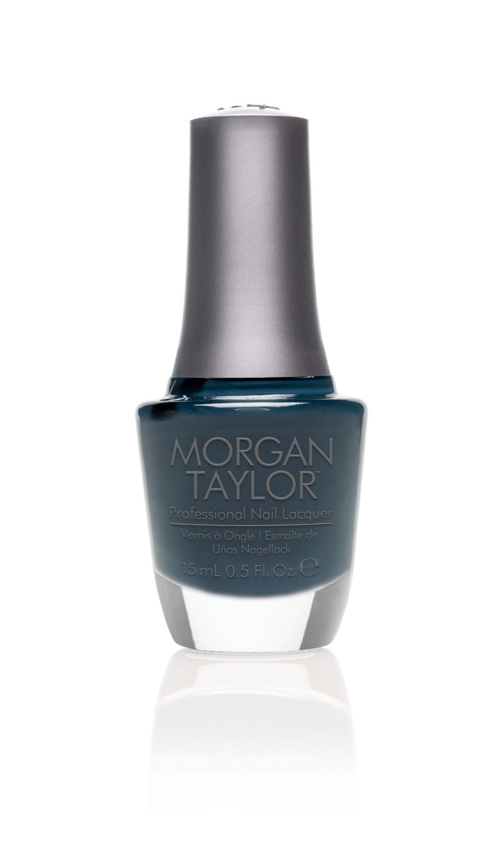 Morgan Taylor Лак для ногтей Denim Du Jour/Деним, 15 мл50099 Morgan Taylor Лак для ногтей Denim Du Jour/Деним, 15 мл50099Плотная темно-синяя эмаль.Эксклюзивная коллекция Morgan Taylor™ насыщена редкими и драгоценными составляющими. Оттенки основаны на светящихся жемчужинах, оловянных сплавах, мерцающем серебре и лучезарном золоте. Все пигменты перетерты в мельчайшую пыль и используются без разбавления другими красителями: в итоге лак получается благородным и дорогим.Наша обязанность перед мастером маникюра — предложить безопасное профессиональное цветное покрытие. Именно поэтому наши лаки являются BIG3FREE: не содержат формальдегида, толуола и дибутилфталата.В работе с клиентом лак должен быть безупречным — от содержимого флакона до удобства нанесения. Индивидуальный проект и дизайн — сочетание удобства в работе и оптимального веса флакона. Кристально-прозрачное итальянское стекло — это качество стекла позволяет вам видеть цвет лака без искажений, поэтому вопрос выбора цветного покрытия клиентом и мастером решается быстро и с легкостью. Удобный колпачок — воздушный, почти невесомый, он будто создан, чтобы вы держали его пальцами рук при нанесении лака. Особенная кисть — очень тонкие волоски кисти позволят вам почувствовать себя настоящим художником и наносить лак гладко и равномерно.