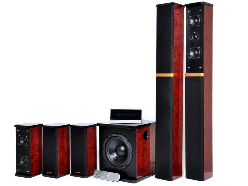Microlab H-600, Dark Wood акустическая системаSPMCRLB_H600 Microlab H-600, Dark Wood акустическая системаSPMCRLB_H600Это один из лучших вариантов для создания домашнего кинотеатра ипрослушивания музыкальных композиций. Качественный объемный звукпозволит Вам полностью погрузиться в мир музыки, фильмов,компьютерных игр. Отличный дизайн системы позволит ей превосходновписаться в любой интерьер. Качество звучания акустики значительноулучшается благодаря тому, что сабвуфер и сателлиты выполнены издерева. Модель можно устанавливать рядом с монитором или любой другойаппаратурой, не опасаясь помех: магнитное экранированиединамиков защищает от их возникновения. Двухполосные сателлитыобеспечивают чистое воспроизведение высоких частот и звука в целом. Громкоезвучание акустики определяется ее высокой мощностью. Выраженные,глубокие басы системы позволят Вам наслаждаться качествомвоспроизводимого звука.