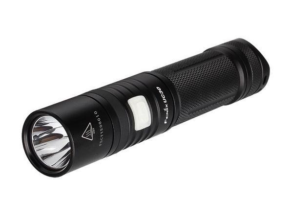 Фонарь Fenix UC30UC30 Фонарь Fenix UC30UC30Небольшой по размеру фонарь Fenix UC30 на практике представляет собою мощную и надежную модель. Ведь его максимальная яркость достигает 960 люмен, а пользователю доступно пять режимов работы. Работоспособность фонаря Fenix UC30 основана на использовании долговечного американского светодиода Cree XM-L2 (U2) и современных технологий защиты внутренних систем от всех возможных повреждений. Нужно сказать, что рабочий потенциал диода Cree XM-L2 (U2) его производители определили на уровне 50 000 ч. В фонаре Fenix UC30 этот диод может работать в четырех режимах яркости и дополнительном режиме Strobe. В процессе работы, яркость в каждом из них остается постоянной благодаря использованию механизма цифровой стабилизации, а время работы зависит от типа и емкости установленных элементов питания. Фонарь Fenix UC30 рассчитан на установку одного литий-ионного аккумулятора формата 18650 (в комплект поставки входит фирменный аккумулятор компании Fenix емкостью 2600 мАч) или двух литиевых батареек формата CR123A.Из расчета использования аккумулятора Fenix, фонарь UC30 может работать от 1 ч. 10 мин в режиме Turbo с яркостью 960 люмен, до 120 ч в режиме Low с яркостью 10 люмен. Помимо того, доступны два промежуточных режима яркости: High (3 ч работы с яркостью 400 люмен) и Mid (11 ч работы с яркостью 110 люмен). Кроме того, к услугам пользователей предложен мигающий режим Strobe со вспышками разной интенсивности яркостью 960 люмен.Управляется FenixUC30 при помощи одной кнопки, которая располагается в боковой части головы фонаря.Для того, чтобы фонарь прослужил как можно дольше, производители оснастили его механизмами защиты от перегрева во время работы с высокой мощностью, от переполюсовки элементов питания, от перезаряда и переразряда аккумуляторов. Кстати говоря, заряжать аккумулятор можно как при помощи обыкновенного зарядного устройства, так и с помощью разъема micro-USB, не вынимая его из корпуса фонаря.Материалом корпуса служит авиационный сплав алюминия. Он служит отличной защитой от механических поломок, а также обеспечивает полную изоляцию фонаря от поникания внутрь воды или пыли.Особенности: свет яркостью до 960 люмен; цифровая стабилизация яркости; управление при помощи 1 кнопки; предусмотрена зарядка через micro-USB; совместимость с Li-ion аккумуляторами 18650; совместимость с литиевыми батарейками CR123A; индикатор, предупреждающий о низком уровне заряда; алюминиевый корпус; полная водонепроницаемость по стандарту IPX-8. Гарантия: Для модели Fenix UC30 оформляется гарантия компании-производителя сроком действия 2 года с даты продажи. Состав материала: Авиационный алюминий