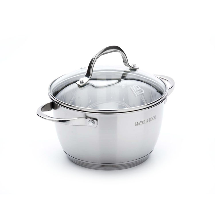 Кастрюля Mayer & Boch с крышкой, 2,7 л. 2340423404 Кастрюля Mayer & Boch с крышкой, 2,7 л. 2340423404Кастрюля Mayer & Boch изготовлена из высококачественной нержавеющей стали с глянцевой полировкой. Кастрюля имеет многослойное термоаккумулирующее дно с прослойкой из алюминия, что обеспечивает равномерное распределение тепла. Литые ручки из нержавеющей стали обеспечивают удобство при эксплуатации.На внутренней стороне кастрюли имеется шкала литража, которая дает дополнительное удобство при приготовлении пищи. Крышка изготовлена из термостойкого стекла. Кастрюля Mayer & Boch прекрасно подойдет для вашей кухни. Подходит для всех типов плит, включая индукционные. Можно мыть в посудомоечной машине.Диаметр кастрюли: 18 см.Высота стенки: 11 см.Толщина стенки: 0,6 см.Толщина дна: 0,7 см.Ширина (с учетом ручек): 27 см.