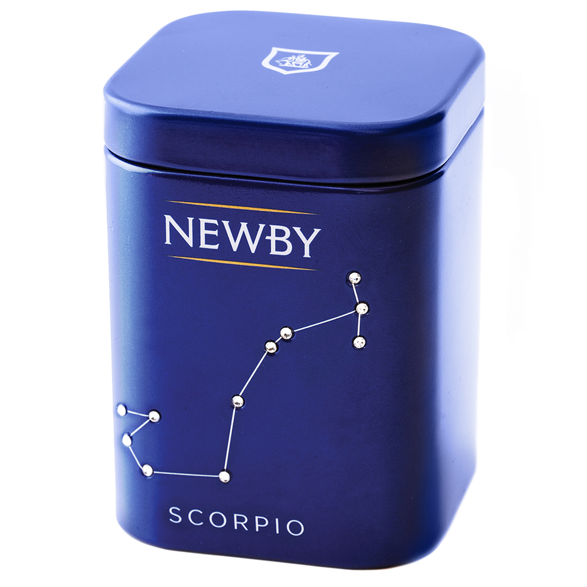 Newby Scorpio Jasmine подарочный набор листового чая, 25 г (ж/б)10009Z Newby Scorpio Jasmine подарочный набор листового чая, 25 г (ж/б)10009ZКлассический китайский листовой чай Newby Scorpio Jasmine с ароматом жасмина. Настой имеет легкий желтоватый оттенок и нежнейший аромат жасмина, оставляющий сладковатое послевкусие.Динамичные и страстные Скорпионы будут рады манящему вкусу этого свежего зеленого чая с нежными цветочными нотками жасмина.Для коллекции Зодиак отобрано 12 высококачественных чаев, каждый из которых отражает индивидуальные особенности одного из знаков Зодиака. Чай представлен в мини-баночках, инкрустированных кристаллами Swarovski.