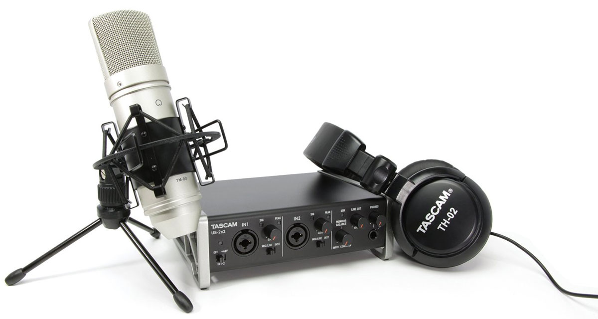 Tascam TrackPack 2x2, Black набор для звукозаписиTrackPack 2x2 Tascam TrackPack 2x2, Black набор для звукозаписиTrackPack 2x2Набор Tascam TrackPack 2x2 состоит из звуковой карты US-2х2, высококачественных студийных наушников TH-02 и вокального конденсаторного микрофона TM-80. В комплекте вы также найдете программное обеспечение Ableton Live 9 Lite и Sonar X3 LE.Модель Tascam TrackPack 2x2 имеет 2 линейных / инструментальных входа на комбинированных разъёмах XLR + TRS и дискретные микрофонные предусилители Ultra-HDDA с низким уровнем искажений и шумов, а также 5-контактный разъём MIDI, гнездо для наушников с регулятором уровня сигнала.Качество записи и воспроизведения аудио достигает 24 бит / 96 кГц. Устройство обладает металлическим корпусом и возможностью питания от порта USB. Наушники Tascam TH-02 закрытого типа с мягким оголовьем и амбушюрами, которые нейтрализуют внешний шум. Микрофон TM-80 конденсаторного типа оснащен 18-миллиметровой алюминиевой диафрагмой.Набор Tascam TrackPack 2x2 поддерживает операционные системы Windows и Mac OS, а также iOS-устройства при помощи адаптера Camera Connection Kit.Наушники TH-02:ДинамическиеДиаметр динамиков: 50 ммЧастота: 18 Гц - 22000 ГцЧувствительность: 98 дБСопротивление: 32 ОмМаксимальная входная мощность: 600 мВтДлина кабеля: 3 мМикрофон TM-80:Диаграмма направленности: кардиодаЧастота:20 - 20000 ГцСопротивление на выходе: 200 ОмЧувствительность: 38 дБМаксимальное звуковое давление: 136 дБСоотношение сигнал/шум: 77 дБUS-2x2:Воспроизведение:Количество каналов воспроизведения: 2Разрядность ЦАП: 24 битМаксимальная частота ЦАП: 96 кГцОтношение сигнал/шум: 101 дБTHD + шум: 0.1 %Встроенный усилитель для наушниковЗапись:Количество каналов аудиозаписи: 2Разрядность АЦП: 24 битМаксимальная частота АЦП: 96 кГцОтношение сигнал/шум: 101 дБTHD + шум: 0.1 %