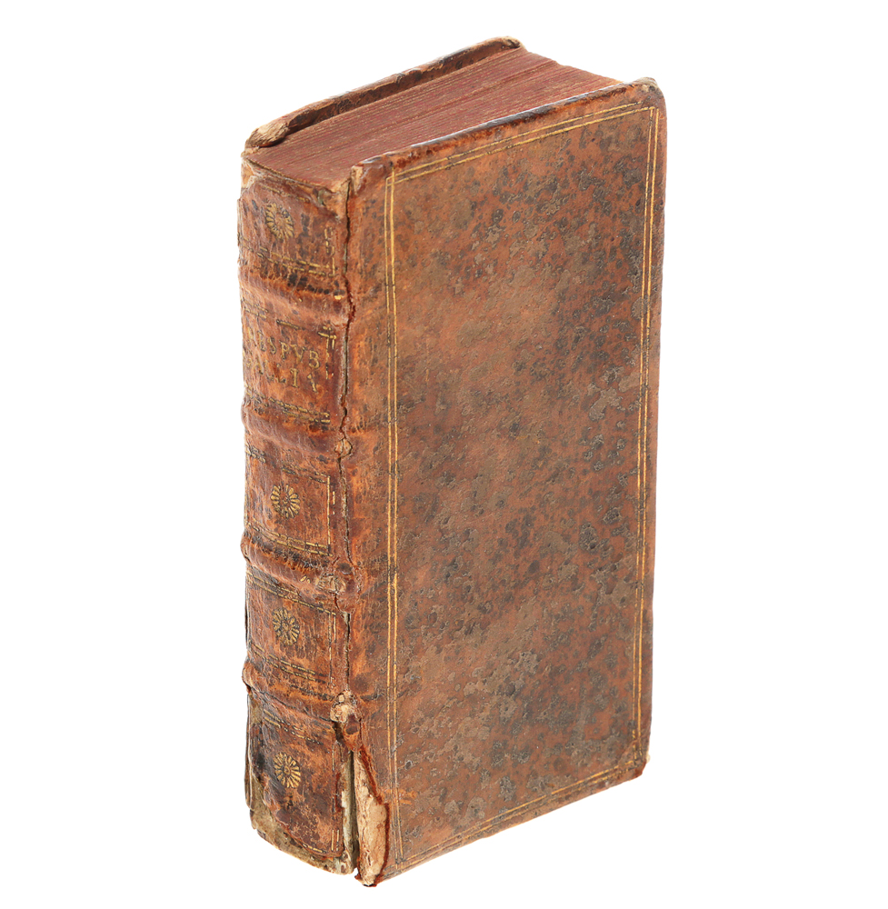 Gallia, sive de Francorum regis dominus et opibus commentariusZМ5000 Gallia, sive de Francorum regis dominus et opibus commentariusZМ5000Лейден, 1629 год. Издательство Officina Elzeviriana.Старинный цельнокожаный переплет. Бинтовой корешок.Сохранность хорошая.Вашему вниманию предлагается старинное издание, в которое вошло историческое и географическое описание Франции.Книга на латинском языке.Не подлежит вывозу за пределы Российской Федерации.