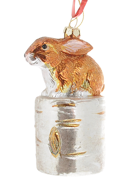 Новогоднее подвесное украшение Winter Wings ЗаяцN181562 Новогоднее подвесное украшение Winter Wings ЗаяцN181562Подвесное украшение Winter Wings Заяц станет отличным новогодним украшением на елку. Изделие выполнено из пластика в виде зайчика, сидящего на пеньке. Подвешивается на елку с помощью текстильной петельки. Ваша зеленая красавица с таким украшением будет выглядеть стильно и волшебно. Создайте в своем доме по-настоящему сказочную атмосферу.
