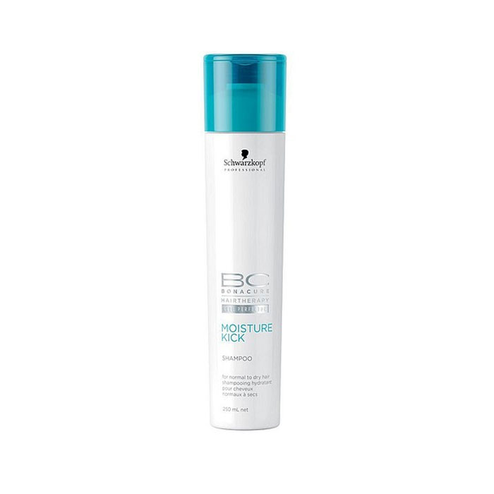 Bonacure Шампунь Интенсивное Увлажнение для ослабленных волос Moisture Kick Shampoo 250 мл1801408 Bonacure Шампунь Интенсивное Увлажнение для ослабленных волос Moisture Kick Shampoo 250 мл1801408Увлажняющий шампунь для нормальных или сухих, ломких или кудрявых волос. Производная гиалуроновой кислоты балансирует уровень влаги волос и кожи головы. Технология клеточного усовершенствования помогает разгладить поверхность волос, придать им гибкость, упругость и здоровый блеск. Интенсивно увлажняет волосы, не содержит силиконов, мягко очищает волосы и кожу головы, обеспечивая дополнительное увлажнение и предотвращая обезвоживания. Для достижения максимального результата рекомендуется использоватьв комплексе с продуктами ухода линии BC Moisture Kick.
