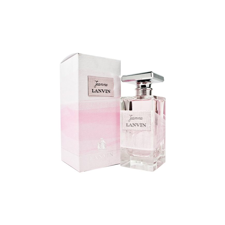 Lanvin Jeanne Woman Парфюмерная вода, 50 мл6219 Lanvin Jeanne Woman Парфюмерная вода, 50 мл6219Аромат Lanvin Jeanne Lanvin назван в честь основательницы модного брендаЖанны Ланвин, а флакон украшает логотип, созданный дизайнерами Lanvin еще в1920-е годы. Не смотря на ретро-стиль оформления, парфюм предназначен длямолодых и веселых девушек. Букет аромата одновременно простой иизысканный, немного отражающий эпоху Жанны Ланвин своими цветочныминотами белой фрезии и пиона.Классификация аромата: Цветочные, фруктовые. Амбра, мускус, сандаловое дерево, малина, пион, фрезия, груша, ежевика, цитрусы.Самый популярный вид парфюмерной продукции на сегодняшний день - парфюмерная вода. Это объясняется оптимальным балансом цены икачества - с одной стороны, достаточно высокая концентрация экстракта (10-20%при 90% спирте), с другой - более доступная, по сравнению с духами, цена. Умногих фирм парфюмерная вода - самый высокий по концентрации экстрактавид товара, т.к. далеко не все производители считают нужным (или возможным)выпускать свои ароматы в виде духов. Как правило, парфюмерная вода всегда вспрее-пульверизаторе, что удобно для использования и транспортировки. Такчто если духи по какой-либо причине приобрести нельзя, парфюмерная вода,безусловно, - самая лучшая им замена.Товар сертифицирован.