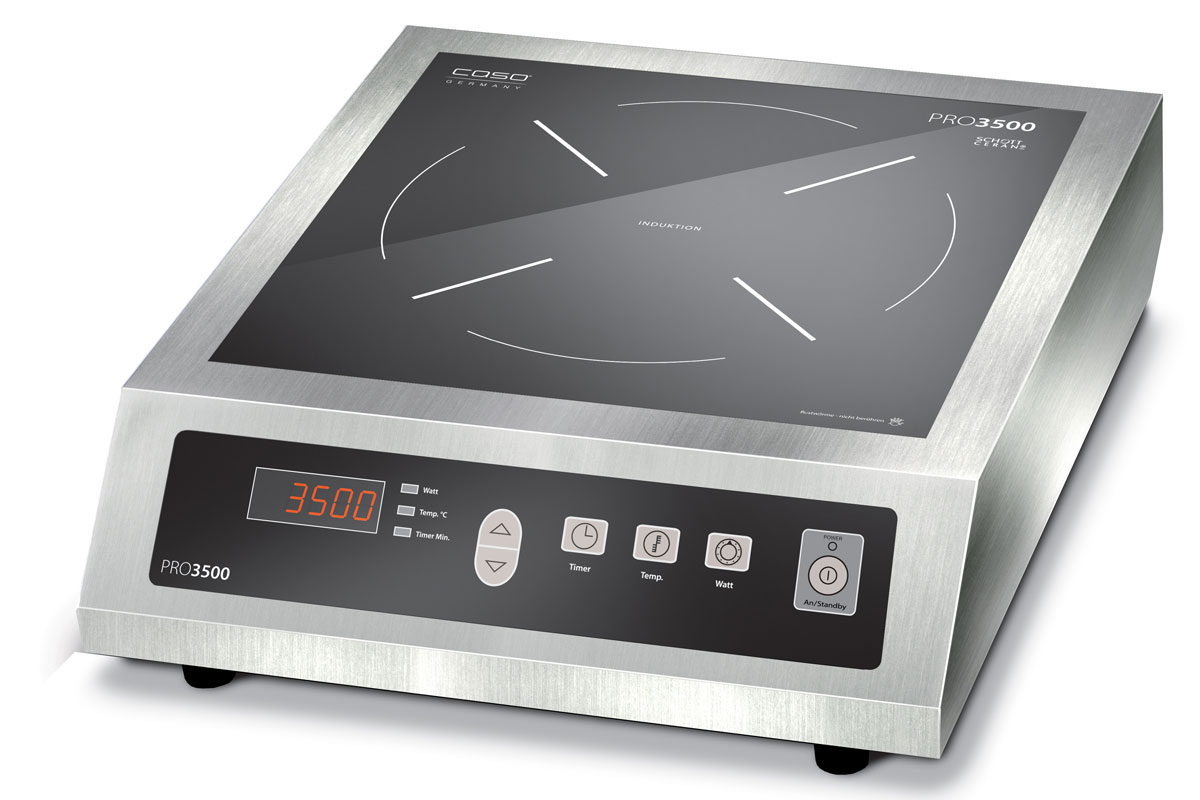 CASO Pro 3500 Touch настольная индукционная плиткаPRO 3500 Touch CASO Pro 3500 Touch настольная индукционная плиткаPRO 3500 TouchCASO Pro 3500 Touch - настольная индукционная плитка в корпусе из стали. Прибор имеет одну зону нагрева, сенсорное управление с дисплеем и светодиодной индикацией. Модель проста и понятна в настройке и управлении. Cтеклокерамическая поверхность Schott Ceran легко очищается от загрязнений. Варочная панель оснащена системой индукционного нагрева. Индуктор, расположенный под поверхностью, создает переменное электромагнитное поле – в результате этого в дне посуды индуцируется ток, что и приводит к нагреву. Тепло образуется непосредственно в дне посуды без промежуточного нагрева конфорки.Нагрев: 60-240 °CТаймер 1-180 минутАвтоматическое распознавание посудыБольшой цифровой дисплейФункция поддержания тепла