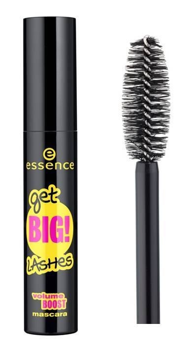 essence Тушь для ресниц get BIG lashes maximum volume, 12мл49439 essence Тушь для ресниц get BIG lashes maximum volume, 12мл49439Тушь для ресниц Essence Get Big! Lashes Volume Boost (black) создает выразительный объем и придает взгляду эффект натуральных ресниц. Имея однородную консистенцию, она не склеивает реснички, быстро их прокрашивает и не оставляет комочков. Также тушь прошла проверку офтальмологов, что делает ее безопасной в случае попадания в глаза. Не стоит забывать, что после истечение срока годности строго не рекомендуется использовать средство. Довольно скромная упаковка компенсируется ярким принтом на тюбике Essence Get Big! Lashes Volume Boost (black), который оценят любительницы активного образа жизни. Косметика Essence является бюджетным вариантом высококачественной продукции класса «люкс». Уже длительное время бренд входит в десятку самых продаваемых в мире. Постоянные новинки радуют почитательниц не только красивым дизайном, но и инновационным подходом в реализации.