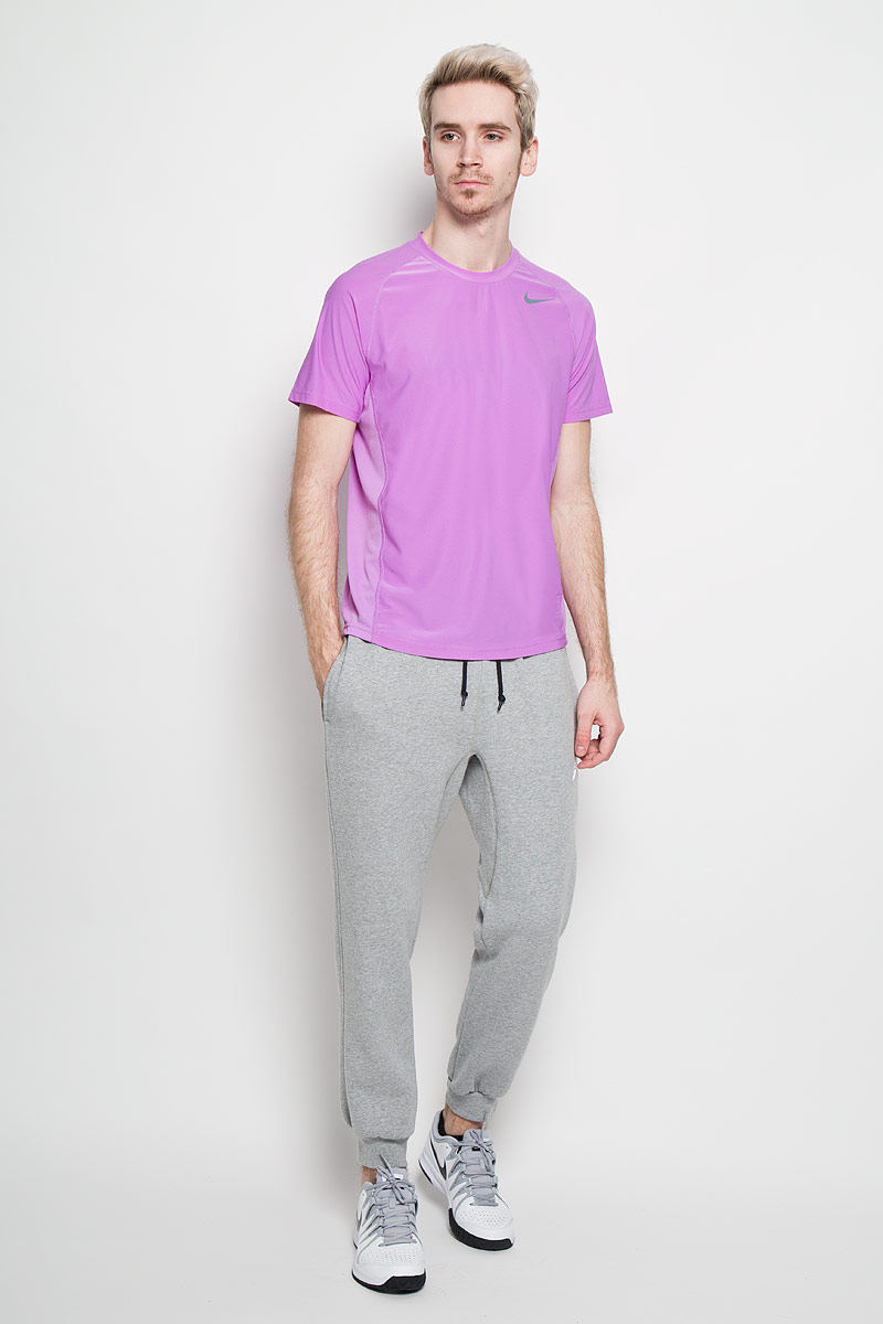 Футболка для фитнеса мужская Nike Advantage, цвет: сиреневый. 523215-554. Размер M (46/48)523215-554 Футболка для фитнеса мужская Nike Advantage, цвет: сиреневый. 523215-554. Размер M (46/48)523215-554Превосходная мужская футболка для фитнесаNike Advantage, выполненная из комфортного материала с функцией отвода влаги, приятная на ощупь, не сковывает движения, обеспечивая наибольший комфорт.Сетчатые вставки из полиэстера обеспечивают превосходную воздухопроницаемость.Модель с комфортными плоскими швами, круглым вырезом горловины и короткими рукавами спереди дополнена фирменным логотипом бренда. Отличный вариант как для занятий спортом, так и для повседневного использования.