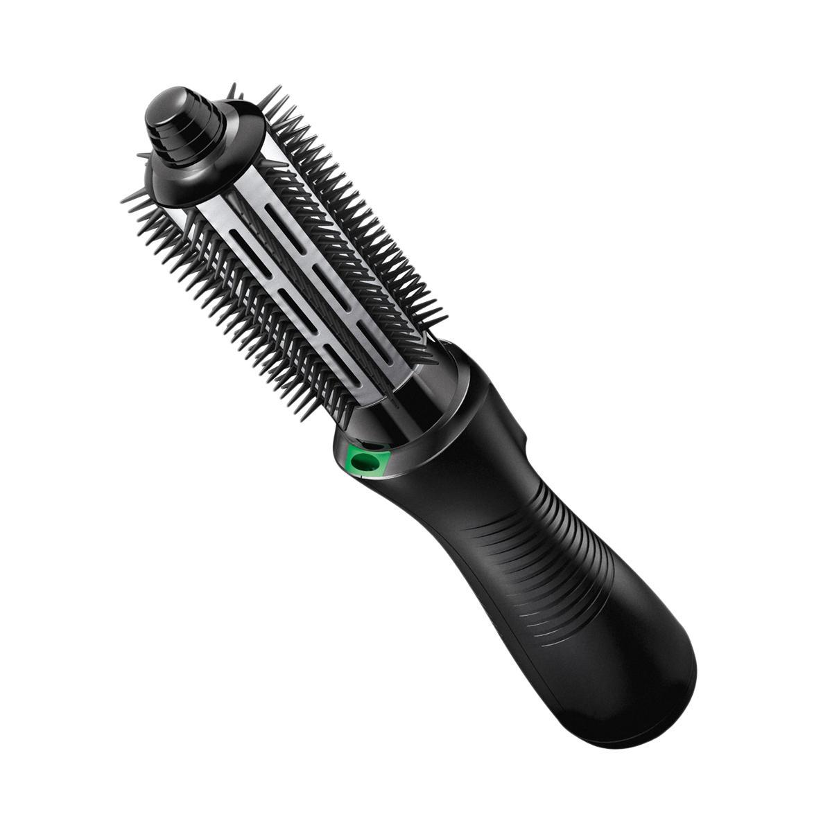 Фен-щетка Braun Satin Hair 7 AS720ZZ009088 Фен-щетка Braun Satin Hair 7 AS720ZZ009088Функция ионизацииЕсли в арсенале модницы имеется фен-щетка от Braun AS 720, красивая прическа, быстрая укладка, потрясающий внешний вид – все это не проблема. Она оснащена функцией Iontec. Частицы активных ионов притягивают влагу из воздуха и направляют к волосу. Восстановить баланс влаги позволяет технология Satin Ions, она придает здоровый блеск волосам.Два режимаФен-щетка имеет несколько режимов, которые позволяют выбрать интенсивность подачи воздуха. Устройство работает с мощностью 700 Вт. Сетчатый фильтр защищает волосы от случайных повреждений и ломкости, которые могут возникнуть в процессе сушки. Очень простая конструкция Braun Satin Hair AS 720 и легкое применение гарантируют отличный результат в короткий период времени. Нет необходимости обращаться за помощью к мастеру, использовать дополнительные приспособления, тратить лишнее время.Две насадкиФен-щетка имеет в комплекте две насадки. Для формирования локонов применяется круглая щетка, ней же вы можете придавать объем вашей прическе. С помощью насадки-гребня удобно укладывать челку. Устройство имеет небольшой вес и компактные размеры, ценой этих особенностей вы легко сможете брать с собой фен-щетку в поездки. Купить Braun AS 720 – это приобрести щетку с технологией бесшовных щетинок, которая бережно будет ухаживать за вашими волосами.