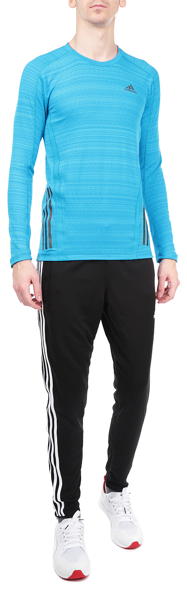 Лонгслив мужской Adidas SN LS T, цвет: голубой. D85687. Размер XL (56/58)D85687 Лонгслив мужской Adidas SN LS T, цвет: голубой. D85687. Размер XL (56/58)D85687Стильный спортивный мужской лонгслив SN LS T выполнен из высококачественного эластичного полиэстера, мягкий и приятный на ощупь, не сковывает движения, обеспечивая наибольший комфорт.Модель с длинными рукавами и круглым вырезом горловины подчеркнет ваш стиль. Изделие имеет светоотражающие полоски снизу, а также оформлено светоотражающим логотипом производителя спереди. Этот лонгслив - практичная вещь, которая, несомненно, впишется в ваш гардероб, в нем вы будете чувствовать себя уютно и комфортно. Лонгслив великолепно подойдет как для спортивных занятий, так и для повседневной носки.