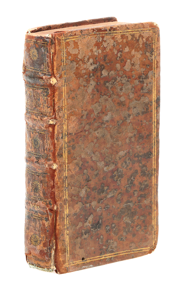 De Republica Hebraeorum. Libri III2200PW-036 De Republica Hebraeorum. Libri III2200PW-036Прижизненное издание.Антверпен, 1632 год. Издательство Ex Officina Elzeviriana.Старинный цельнокожаный переплет. Бинтовой корешок.Сохранность хорошая.В издание вошла третья часть книги голландского ученого Петера ван дер Куна (Petrus Cunaeus) «De Republica Hebraeorum», в которой онрассматривает древнее Иудейское царство в качестве модели республиканского правления. Работа была высоко оценена современниками ипереиздана как минимум 7 раз в период с 1617 по 1700 гг. Работа ван дер Куна была уникальна тем, что в ней он представил Иудейское царствоэпохи Первого Храма (IX-VII вв. до н. э.) и периода «объединенного царства» (XI-X вв. до н. э.) в качестве практической модели государственногоустройства для новых независимых Соединенных Провинций (европейского государства, образовавшегося в результате победы Нидерландскойбуржуазной революции XVI века, существовавшего с 1581 по 1795 годы).Предлагаемое издание представляет собой «эльзевир».«Эльзевирами» называют книги знаменитого голландского издательства Эльзевиров конца XVI - начала XVIII в. Эти издания отличались высокимуровнем полиграфического исполнения, четким и красивым шрифтом, простотой и изяществом оформления.Эльзевиры ориентировались на квалифицированных читателей - представителей европейской «республики ученых», тщательно отбирали книги дляиздания и привлекали к работе лучших ученых-специалистов. Среди «эльзевиров» - издания произведений античных авторов, научные труды,произведения художественной литературы и учебные пособия.Издания Эльзевиров - эпоха в истории искусства книги. Они представляют собой определенный, легко отличимый от других изданий тип. Благодарямногочисленным нововведениям и усовершенствованиям, Эльзевирам удалось поднять искусство книгопечатания на высокий уровень.Издательский дом Эльзевиров сыграл значительную роль в истории книжного дела, подготовив почву для дальнейшего развития полиграфии эпохиевропейского Просвещения.Не подлежит вывозу за пределы Российской Федерации.
