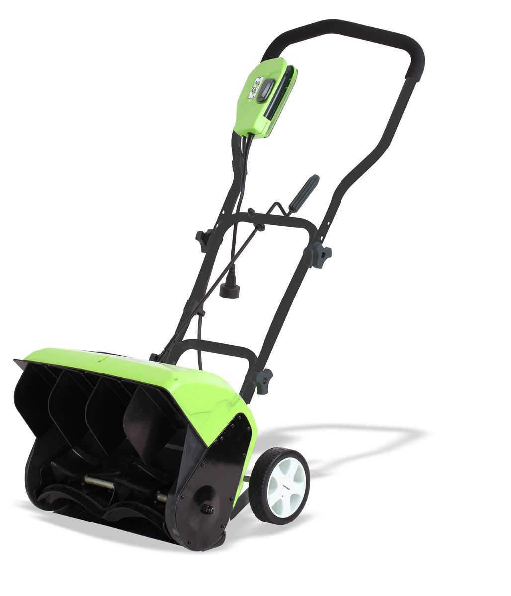 Снегоуборщик электрический Greenworks GES10, 1200 Вт, 40 см 2603726037 Снегоуборщик электрический Greenworks GES10, 1200 Вт, 40 см 2603726037Снегоуборщик Greenworks GES10 предназначен для очистки от снега небольших территорий - открытых веранд/балконов, дорожек и парковочных мест. Данная модель станет незаменимым помощником для владельцев отдельных гаражей в зимний период. Благодаря эргономичной конструкции и малому весу, можно легко и без труда очистить площадку перед гаражом за считанные минуты, а компактный размер устройства удобен для хранения. Снегоуборщик имеет ширину захвата в 40 см, а глубину 15 см, что в сочетании с электродвигателем мощностью 1200 Вт обеспечивает дальность выброса снега до 7 метров. Снегоуборочный шнек выполнен из армированного пластика, что делает его прочным и надежным, а также позволяет бережно очищать декоративные покрытия, не царапая их. Модель оснащена регулировкой угла выброса снега, дополнительными колесами для удобства использования и системой защиты от случайного включения. Ключевые преимущества: - Электродвигатель мощностью 1200 Вт. - Не требует времени для подготовки к работе, включение нажатием одной кнопки. - Складная ручка для удобства хранения. - Малый вес. - Компактный размер. - Дальность выброса снега до 7 метров. - Снегоуборочный шнек из армированного пластика, не повреждающий декоративные покрытия. - Регулировка угла выброса снега. - Колеса для удобства перемещения. - Система защиты от случайного включения. Технические характеристики: - Двигатель: щеточный. - Мощность: 1200 Вт. - Скорость вращения шнека, без нагрузки: до 2600 об/мин. - Уровень шума: 102 децибел. - Ширина очистки: 40,6 см. - Глубина очистки: 15,2 см. - Диаметр крыльчатки: 35,6 см. - Дальность выброса: до 7,6 м. - Вес: 11,1 кг.