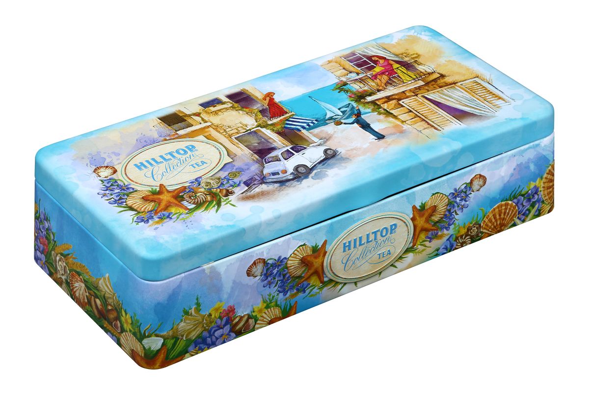 Hilltop Южный город чайный набор, 150 г4607099303904 Hilltop Южный город чайный набор, 150 г4607099303904Hilltop Шкатулка Южный город поставляется в подарочной шкатулке с крышкой. Внутри 3 жестяные чайницы.Состав набора:Королевское золото (50 г) — черный чай стандарта Супер Пеко с лучших плантаций Цейлона. Настой с глубоким золотистым цветом и изумительным ароматом.Цитрусовая фантазия (50 г) — черный чай с благоухающим ароматом апельсинового масла, дополненного календулой и васильком в сочетании с тонкими нотами лемонграсса и шиповника.Молочный Оолонг (50 г) — знаменитый китайский полуферментированный чай с нежным ароматом свежих сливок.