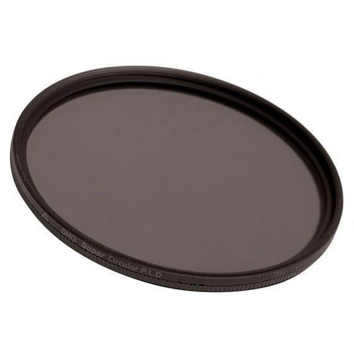 Marumi DHG Super Circular P.L.D. поляризационный светофильтр (52 мм)DHG Super Circular P.L.D. Marumi DHG Super Circular P.L.D. поляризационный светофильтр (52 мм)DHG Super Circular P.L.D.Светофильтр Marumi DHG Super Circular P.L.D. относится к последнему поколению высококлассных поляризационных светофильтров для цифровой фототехники. Он изготовлен по высочайшим стандартам качества. Этот светофильтр имеет двухстороннее просветление, а также идеальное нитридное чернение оправы, разработанное специально для этой серии светофильтров, что сводит к нулю любые внутренние переотражения.Просветление DHG Super имеет очень прочный наружный защитный слой, который защищает фильтр от истирания и царапин, а также обладает водоотталкивающим и грязеотталкивающим эффектом. Любые загрязнения очень легко удаляются при помощи салфетки. Светофильтры Marumi DHG Super Circular P.L.D. имеют также антистатическую защиту.Светофильтр Marumi DHG Super Circular P.L.D. преобразует поляризованный свет, образующийся в результате отражения от любых неметаллических поверхностей, при этом насыщая цвета и повышая контраст изображения не нарушая цветопередачу. Этот светофильтр рекомендуется использовать для съемки пейзажей, в результате Вы получите прекрасно проработанные яркое небо и водную поверхность. Не следует забывать, что использование любого поляризационного светофильтра требует увеличения экспозиции в 2 раза.Светофильтры Marumi DHG Super Circular P.L.D. изготовлены из сверхтонкого и прочного оптического стекла, закрепленного через герметичную прокладку, тонкая оправа позволяет использовать сверх широкоугольные объективы. Несмотря на это, Вы можете использовать крышку для объектива и внешнюю бленду.Резьба светофильтров серии DHG имеет тефлоновое покрытие. Весь цикл производства светофильтров Marumi осуществляется в Японии.