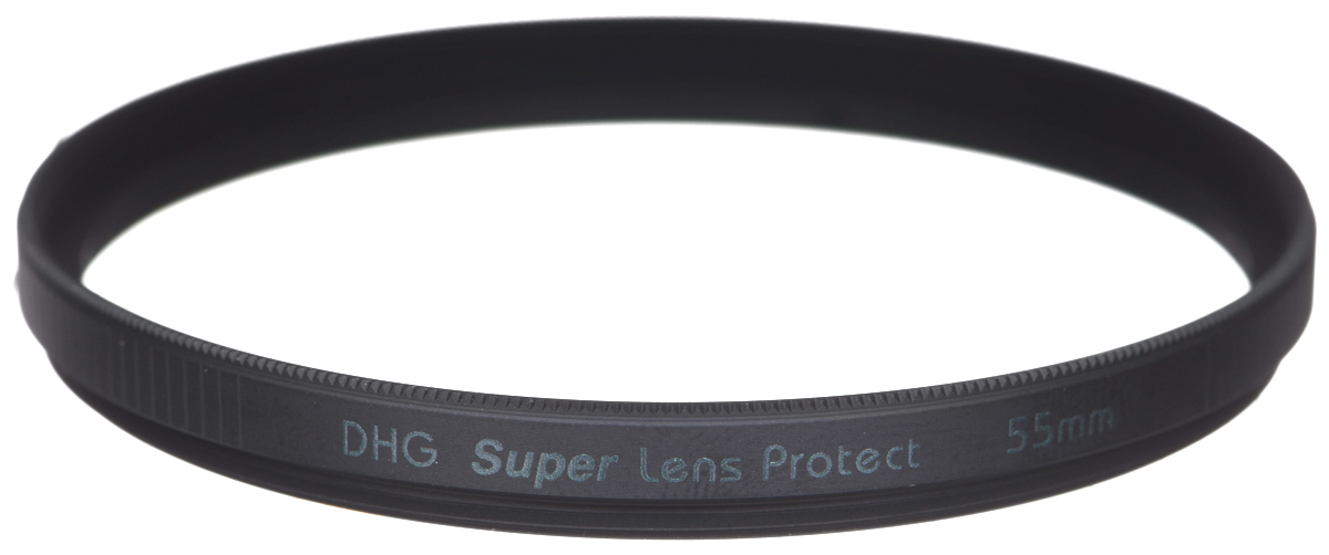 Marumi DHG Super Lens Protect защитный светофильтр (55 мм)DHG Super Lens Protect Marumi DHG Super Lens Protect защитный светофильтр (55 мм)DHG Super Lens ProtectСветофильтр Marumi DHG Super Lens Protect относится к последнему поколению высококлассных защитных светофильтров для цифровой фототехники. Он имеет специальное двухстороннее просветление, устраняющее ультрафиолетовые лучи, и улучшающее при этом качество изображения. Также светофильтр Marumi DHG Super Lens Protect отсекает инфракрасные лучи, вредные для матрицы цифровой камеры, значительно продлевая срок ее службы.Просветление DHG Super имеет очень прочный наружный защитный слой, который защищает фильтр от истирания и царапин, а также обладает водоотталкивающим и грязеотталкивающим эффектом. Любые загрязнения на светофильтре очень легко удаляются при помощи салфетки. Светофильтры Marumi DHG Super Lens Protect имеют также антистатическую защиту.Светофильтры Marumi DHG Super Lens Protect изготовлены из сверхтонкого и прочного оптического стекла, закрепленного через герметичную прокладку, тонкая оправа позволяет использовать сверх широкоугольные объективы. Оправа светофильтра покрыта специальным нитридным чернением, что сводит к нулю любые внутренние переотражения. Резьба светофильтров серии DHG Super имеет тефлоновое покрытие.