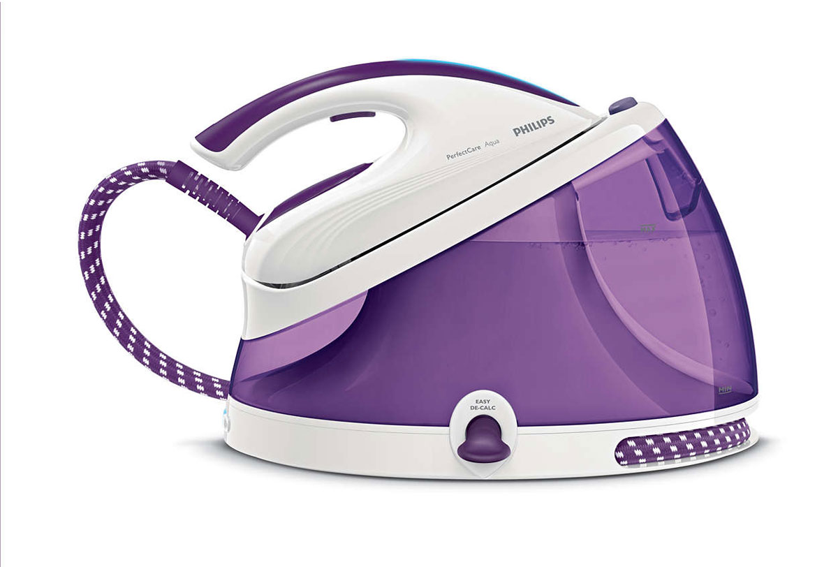 Philips PerfectCare Aqua GC8625/30 парогенератор с OptimalTempGC8625/30 Philips PerfectCare Aqua GC8625/30 парогенератор с OptimalTempGC8625/30Парогенератор Philips GC8625/30 обеспечивает быстрый результат без риска прожечь ткань или оставить блестящий след.Теперь можно гладить любые ткани (допускающие глажение) — от джинсовых до шелковых — без температурных настроек и без риска прожечь ткань. Улучшенный процессор Smart Control точно регулирует температуру подошвы, поэтому нет необходимости вручную настраивать температуру. Мощная циклоническая камера обеспечивает более мощную и постоянную подачу пара для быстрого и простого глажения.Парогенератор предназначен для использования с водопроводной водой. Если во время глажения вода в резервуаре закончилась, вы можете легко и быстро долить воду, не выключая прибор. Используя эко-режим с уменьшенным количеством пара, можно сэкономить энергию и сохранить отличные результаты глажения.Прибор поставляется в комплекте с замком для безопасной переноски. Фиксация парогенератора на базе обеспечивает безопасность и снижает риск прикосновения к горячей подошве.Инновационная технология OptimalTEMP от Philips гарантирует безопасное глажение всех типов тканей. Во время глажения нет необходимости возвращать утюг на базу — нагретую подошву можно спокойно оставлять на одежде или хлопковом покрытии гладильной доски. Технология защищает гладильную доску и допускающие глажение ткани от повреждений, а также обеспечивает удобство и уменьшение нагрузки на запястье.Давление: до 5,8 барДолив во время работы