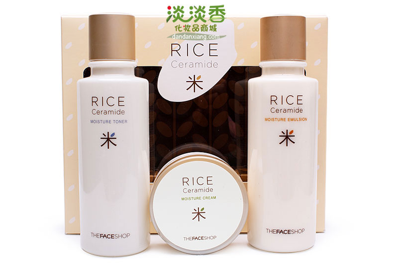 The Face Shop Набор для лица (крем, тоник, эмульсия) RICE&CERAMIDE, 45х150х150 млУТ000001662 The Face Shop Набор для лица (крем, тоник, эмульсия) RICE&CERAMIDE, 45х150х150 млУТ000001662Увлажняющий набор с керамидами и экстрактом риса. Отлично насыщает кожу влагой, уменьшает сухость и шелушение кожи, сужает расширенные поры, выравнивает цвет лица. В набор входит тонер, эмульсия и крем для лица. Подходит для всех типов кожи, в особенности для сухой.