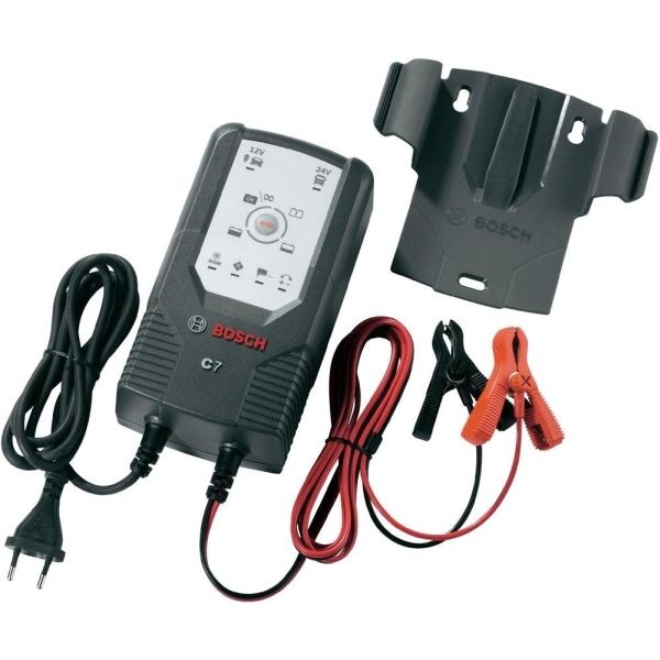 Устройство зарядное Bosch C7018999907М Устройство зарядное Bosch C7018999907МУстройство Bosch C7 сконструировано для заряда открытых и множества закрытых свинцово-кислотных аккумуляторов, которые используются в легковых автомобилях, мотоциклах и некоторых других транспортных средствах. Емкость аккумулятора при этом составляет от 12 В (14 Ач) до 12 В (230 Ач) или от 24 В (14 Ач) до 24 В (120 Ач).Специальная концепция устройства обеспечивает повторный заряд аккумулятора почти на 100% его емкости.Зарядное устройство имеет в общей сложности 6 режимов заряда для различных аккумуляторов в различных состояниях. Благодаря этому обеспечивается эффективный и надежный заряд.Высокоэффективные защитные меры, предотвращающие неправильное использование и возникновение короткого замыкания, обеспечивают безопасную работу. Благодаря интегрированной схеме зарядное устройство начинает заряд лишь через несколько секунд после выбора режима заряда. За счет этого предотвращаются искры, часто возникающие во время подключения.Кроме того, управление зарядным устройством аккумулятора осуществляется с помощью внутреннего микрокомпьютерного модуля MCU.Изделие оснащено индикатором режима ожидания/питания, кнопкой выбора режима, защитой от неправильной полярности, индикатором степени заряженности, индикатором полной зарядки, индикатором подзаряда.Режимы: 1 - 12 В (заряд мотоцикла/автомобиля), 2 - 12 В (заряд зимой, AGM), 3 - 12 В (блок питания), 4 - 12 В (регенерация), 5 - 24 В (заряд грузового автомобиля), 6 - 24 В (заряд зимой, AGM).Расчетное входное напряжение: 230 В/50 Гц.Ток включения: Входной ток: максимум 1,2 А.Потребляемая мощность: 135 Вт.Входное напряжение: 12 В, 24 В.Зарядное напряжение: 28,8 В/29,4 В (+- 0,6 В), 14,4 В/14,7 В (+- 0,25 В), 13,6 В/16,5 В (+- 0,25 В).Зарядный ток: 7 А (+- 0,7 А), 5 А (+- 0,5 А), 3,5 А (+- 0,35 А), 1,5 А (+- 0,3 А).Выходной ток: 3,5 А/7 А.Пульсация: максимум 150 мВ.Обратный ток: Степень защиты: IP 65.Тип аккумулятора: свинцово-кислотный аккумулятор 12 В + 24 В.Емкость аккумулятора: 12 В: 14 Ач - 230 Ач/24 В: 14 Ач - 120 Ач.Предохранитель (внутренний): 10 А.Уровень шума: Температура окружающей среды: от 0°С до + 40°С.