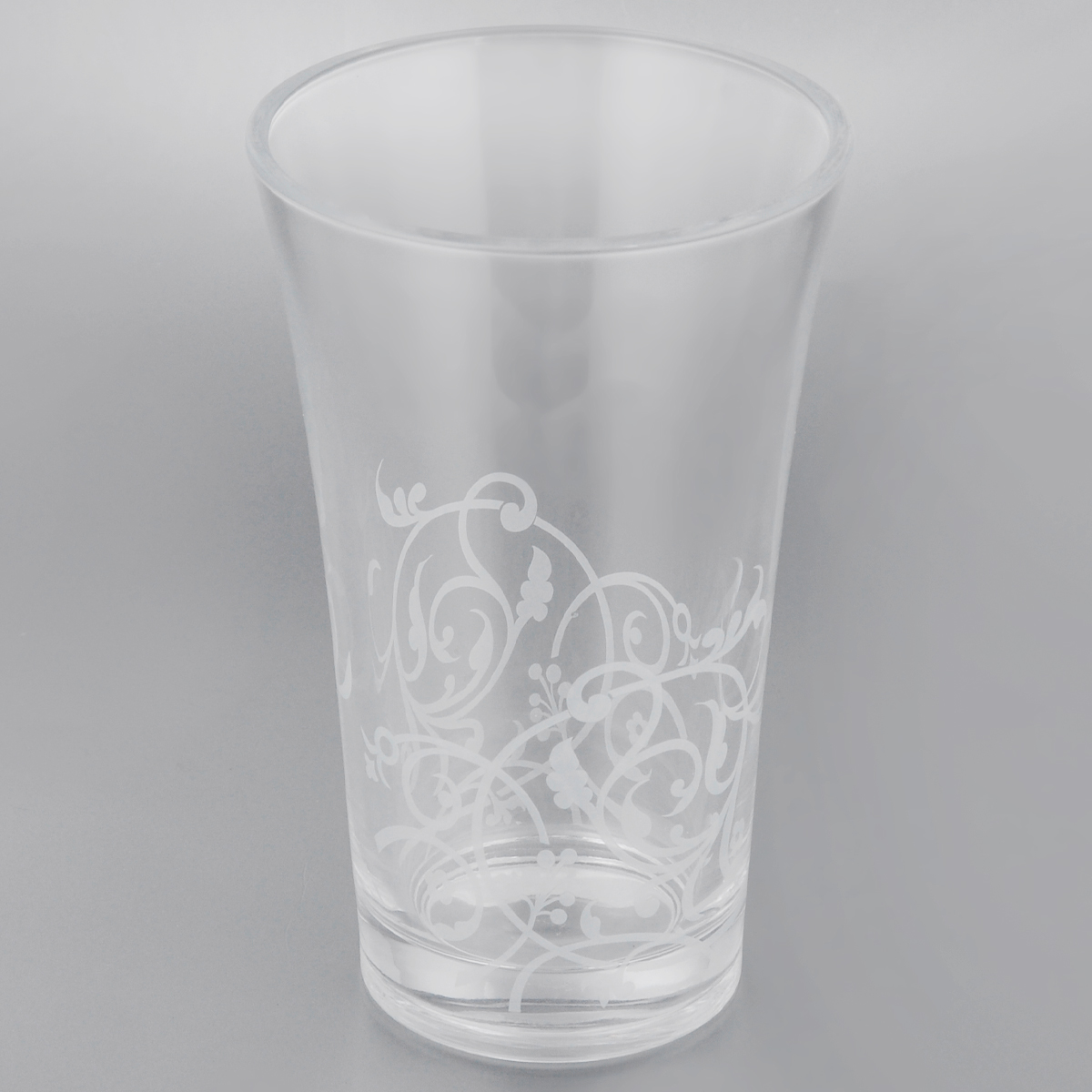Ваза Cristal dArques Floriday, высота 20 смH8699 Ваза Cristal dArques Floriday, высота 20 смH8699Ваза Cristal dArques Floriday выполнена из прочного высококачественного стекла Diamax, материала высшего качества, разработанного специально для марки Cristal dArques. Все коллекции, выполненные из этого стекла, отличаются высокой стойкостью к ударам при ежедневном использовании, безукоризненной прозрачностью и великолепным сиянием. Изделие декорировано узором, имеет гладкие прозрачные стенки и утолщенное дно.Ваза Cristal dArques Floriday сочетает в себе изысканный дизайн с максимальной функциональностью. Она не только украсит дом и подчеркнет ваш прекрасный вкус, но и станет отличным подарком.Высота: 20 см.Диаметр вазы (по верхнему краю): 12,5 см.Диаметр основания: 8,5 см.