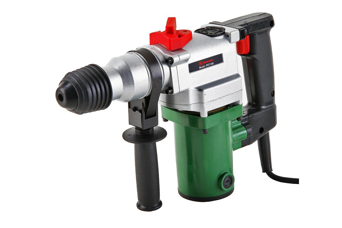 Перфоратор Hammer Flex PRT85012603 Перфоратор Hammer Flex PRT85012603Перфоратор Hammer Flex PRT850 - надежный трехрежимный перфоратор для домашних работ. Предназначен для выдалбливания отверстий в камне, кирпиче и бетоне, а также сверления металла и дерева. Двигатель на 850 Вт и сила удара в 2,8 Дж позволяют быстро справиться с работой. Продуманная конструкция обеспечивает комфорт и безопасность оператора. Металлический корпус редуктора придает инструменту повышенную прочность и предупреждает перегрев двигателя. Модель снабжена блокировкой кнопки включения. Пусковой курок фиксируется во включенном положении для продолжительной непрерывной работы. Предохранительная муфта срабатывает при заклинивании бура и защищает оператора от получения травмы. С помощью быстрозажимного патрона SDS+ замена оснастки производится без использования дополнительных инструментов.