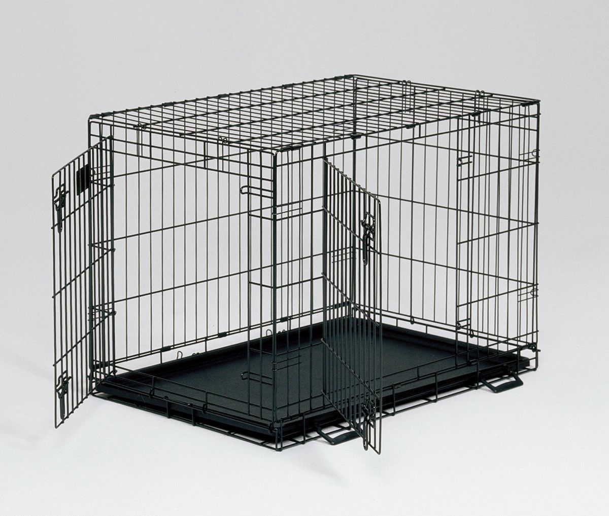 Клетка Midwest Life Stage, 2 двери, 107 x 71 x 79 см1642DD Клетка Midwest Life Stage, 2 двери, 107 x 71 x 79 см1642DDКлетка Midwest Life Stag A.C.E. разработана специально для транспортировки крупных собак. Закругленная угловая защита обеспечивает безопасность питомцам и людям. Клетка из нержавеющей стали оснащена: - двумя надежными дверками; - безопасным двойным замком (задвижка закрывает и снаружи и внутри); - прочным пластиковым поддоном, который не повреждает поверхность, на которой размещается; - разделяющей панелью, обеспечивающей создание универсальных отсеков; - качественными ручками для переноски питомца.Размер клетки (ДхШхВ): 107 x 71 x 79 см. Вес конструкции: 20,5 кг.Товар сертифицирован.