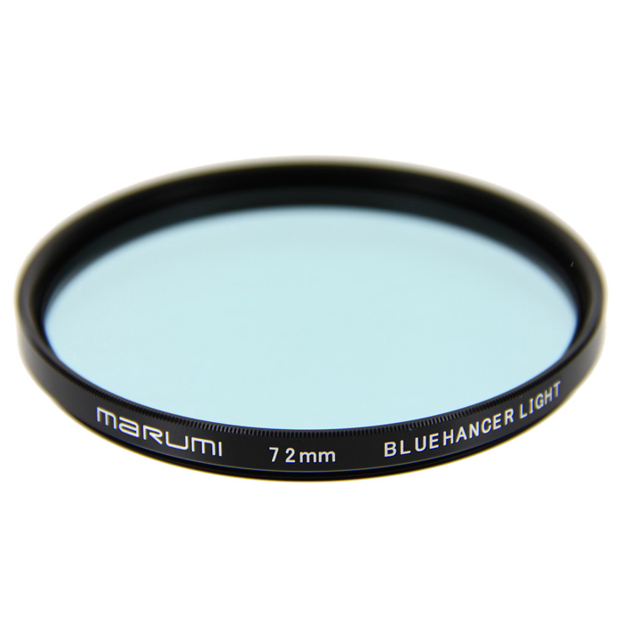 Marumi BlueHancer Light цветоусиливающий фильтр (72 мм)52CP Marumi BlueHancer Light цветоусиливающий фильтр (72 мм)52CPMarumi BlueHancer Light - спектральный цветоусиливающий фильтр, работающий по методу спектрального резонанса. Он сохраняет прежнюю насыщенность цветов, и только тот, на который настроен - усиливает. BlueHancer Light чисто и сочно усиливает цвета синей части спектра. Также полезен в облачный день или при съемке в контровом освещении в студии.