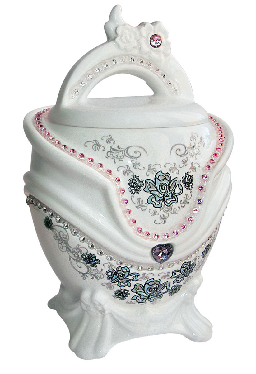 Teabreeze Чай жасминовый в керамической чайнице, 100 г4620009890356_Регулярная коллекция Teabreeze Чай жасминовый в керамической чайнице, 100 г4620009890356_Регулярная коллекцияЗеленый чай с нераспустившимися бутонами жасмина — это изысканный напиток Востока, который будет понятен даже самому неискушенному жителю Запада. Его сладковатый вкус и тонкий аромат не оставят равнодушными никого. Жасминовый чай прекрасно подойдет для первого знакомства с зеленым чаем, привнеся радость от этой встречи каждому человеку. Для Жасминового чая отбирается только лучший зеленый байховый чай весеннего сбора, к которому добавляются нераспустившиеся бутоны жасмина, собранные ранним утром. Получившуюся смесь высушивают вместе. После такой просушки получается напиток, источающий легкий цветочный аромат, создающий уникальный вкус, который запомнится надолго. Teabreeze Жасминовый чай в керамической чайнице станет отличным подарком любителям чая.