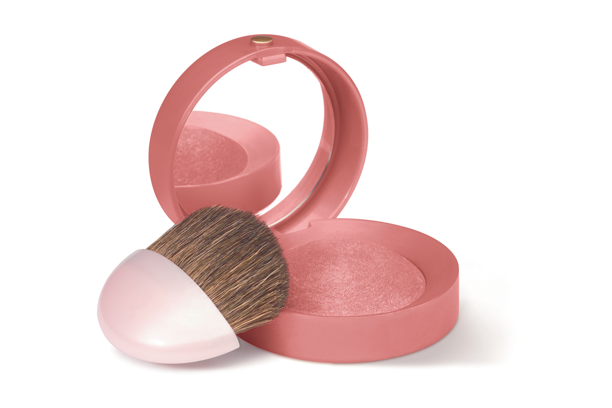 Bourjois Румяна blush 74 тон 2 мл29101562074 Bourjois Румяна blush 74 тон 2 мл29101562074Продукт - символ марки Bourjois, выпускаемый с 1863 года. Шелковая текстура румян при соприкосновении с кожей превращается в легкую, бархатистую пудру. Румяна невероятно легко наносятся и идеально ложатся. Твоя кожа выглядит потрясающе! Нежнейшая кисточка из натурального колонка творит чудеса!Потрясающая отдушка с ароматом розы, характерная для румян Bourjos, создает настроение легкости, а встроенное зеркальце облегчает нанесение. Cтолько соблазна в одной маленькой круглой баночке!