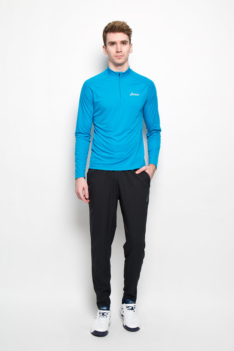 Брюки для бега мужские Asics Fuzex, цвет: черный. 129939-0904. Размер XXL (54/56)129939-0904 Брюки для бега мужские Asics Fuzex, цвет: черный. 129939-0904. Размер XXL (54/56)129939-0904Эти мужские брюки для бега Asics Fuzex Woven Pant вам захочется надевать на каждую пробежку. Легкий материал поможет сохранить высокую скорость, а эластичный пояс на регулируемых завязках обеспечит комфорт. Молнии на лодыжках для быстрого переодевания.Модель дополнена двумя боковыми карманами, потайным задним кармашком на застежке-молнии и светоотражающими элементами с логотипом Asics.Эти стильные брюки идеально подойдут для бега и других спортивных упражнений. В них вы будете чувствовать себя уверенно и комфортно.