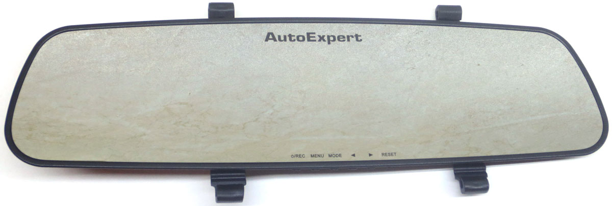 AutoExpert DVR 782, Black автомобильный видеорегистратор2170816987821 AutoExpert DVR 782, Black автомобильный видеорегистратор2170816987821Автомобильный видеорегистратор AutoExpert DVR 782 выполнен в виде зеркала заднего вида. Таким образом оно не привлекает к себе внимание и работает, как скрытая камера, что иногда бывает очень полезно. Питание обеспечивается с помощью прикуривателя или аккумулятора.Видеосъемка осуществляется в Full HD-качестве, которое гарантирует четкое и детализированное изображение. Забывчивых водителей порадует функция автоматического старта записи при запуске двигателя. Во время стоянки съемка производится только в случае срабатывания датчика движения. Это экономит место на карте памяти, максимальный объем которой составляет 32 ГБ.Функция записи по датчику движения активируется в случае столкновений или ударов, а также при резком изменении направления движения вашего автомобиля, а полученные видеокадры помещаются в специальную папку и хранятся там.Кодек: H.264Тип аккумулятора: Li-ion, 500 мАчУниверсальное крепление двух типов: ремни-липучки и резиновые стяжкиПроцессор: Ambarella A2