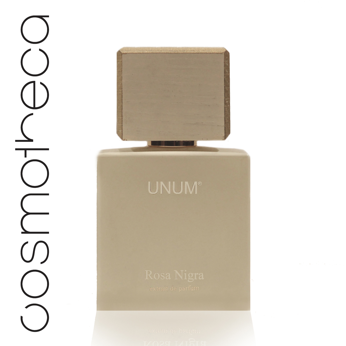 Unum Парфюмерная эссенция ROSA NIGRA, 100 млUNUM03 Unum Парфюмерная эссенция ROSA NIGRA, 100 млUNUM03Мистическая многогранность.Парфюмерный экстракт. 100 мл.Аромат Rosa Nigra напрямую связан с Opus 1144: он посвящен готическим зданиям.База почти сходна с Opus 1144: кашмировое дерево, амбра, мускус и сандал, создающие ощущение благополучия и позволяющие погрузиться в раздумья, открывающие душу, ощутить теплоту и понимание. Сандал - важный элемент, с древности использовавшийся в религиозных обрядах разных цивилизаций.Rosa Nigra создает мистическую гармонию между сладостью цветочных нот и насыщенностью фруктового дерева.В сердце аромата - нежные ноты ириса.Ближе к верхним нотам композиция становится легче и прозрачнее, начинает мягко звучать искрящаяся фрезия - цветок, также использовавшийся при различных ритуалах, и персик, в восточных культурах означающий бессмертие, откуда этот символ переняли многие художники, поэты и музыканты.Символическое значение персика распространяется дальше зоны звучания аромата. Например, в японской культуре персик является средством защиты от темных сил.Он также символизирует обновление, перерождение, красоту, молодость и чистоту. В Египте лист персикового дерева считался символом молчания.В буддизме персик - один из трех священных фруктов.В таоизме древо жизни - это персиковое дерево.В христианской культуре персик часто изображали на полотнах с Богородицей и младенцем.Веточка персикового дерева символизирует единство слов и мыслей.Кульминация аромата Rosa Nigra создается нотами абсента - главного напитка Искусства и его деятелей. Абсент также называли «Зеленой феей» - эта метафора играет на контрасте с насыщенной сладостью других ингредиентов аромата.Абсент создает таинственную атмосферу парфюма, его ноты то выходят на передний план, то теряются в гуще других запахов. На первый взгляд, аромат прост и понятен, но при внимательном прослушивании с закрытыми глазами вам откроется вся его сложность и многоуровневость.Тщательно продуманный флакон аромата вдохновлен последовательностью Фибоначчи и золотым сечением.Принцип золотого прямоугольника или «божественная пропорция» также прослеживается в дизайне коробок и крышек флаконов.Коробка сделана из позолоченной деревянной пластины и пергамента, по текстуре похожего на сланец. Материалы, зачастую использовавшиеся в период, вдохновивший создателей на первые ароматы UNUM.