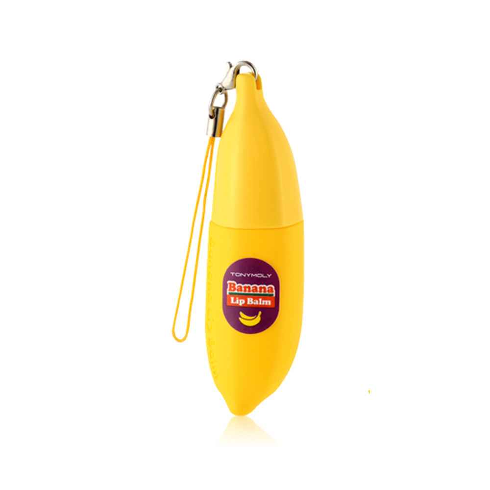 TonyMoly Бальзам для губ DELIGHT DALCOM BANANA PONG-DANG LIP BALM 01, 7 грLM04009100 TonyMoly Бальзам для губ DELIGHT DALCOM BANANA PONG-DANG LIP BALM 01, 7 грLM04009100Бальзам для губ содержит экстракт банана, масло кокоса, экстракт молочного белка, керамиды 3 и т.д. Создает эффективное, защитное, увлажняющее покрытие, предотвращает появление сухости кожи.Экстракт банана содержит фитостеролы улучшает микрорельеф кожи. Витамин В обладает мощным себорегулирующим свойством, способствует нормализации клеточного обмена, питает, увлажняет кожу, сохраняя ее упругость и эластичность; витамины С и Е омолаживают кожу, улучшая ее внешний вид и предотвращая преждевременное увядание. Кальций, входящий в состав банана, обеспечивает коже хорошую структуру, делает ее более упругой, молодой и красивой, придавая стабильность клеточным мембранам.Масло кокоса благодаря высокому содержанию липидов, протеинов, витаминов A, B, C, углеводов, а также минеральных веществ и фруктовых кислот, он способствует быстрой регенерации кожи и защищает ее от вредных воздействий окружающей среды, является прекрасным увлажняющим средством, придает коже упругость и бархатистость. Марка Tony Moly чаще всего размещает на упаковке (внизу или наверху на спайке двух сторон упаковки, на дне банки, на тубе сбоку) дату изготовления в формате: год/месяц/дата.