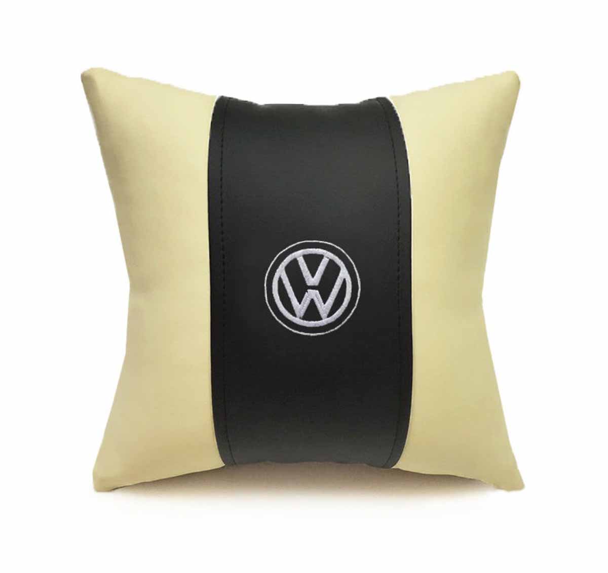 Подушка декоративная Auto Premium Volkswagen, цвет: черный, бежевый37049 Подушка декоративная Auto Premium Volkswagen, цвет: черный, бежевый37049Подушка в машину с вышивкой автологотипа Auto Premium Volkswagen - отличное дополнение для салона вашего авто. Мягкая подушка, изготовленная из матовой экокожи, будет удобна пассажиру. Она долго не перестанет радовать вас своим видом. Оптимальный размер подушки (30 х 30 см) не загромождает салон автомобиля.