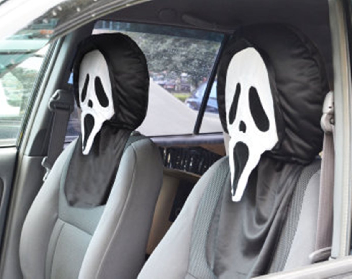 Чехол на подголовник Auto Premium Крик77030 Чехол на подголовник Auto Premium Крик77030Чехлы на подголовник Auto Premium Крик - это интересная и оригинальная фишка в ваш автомобиль. Даже если вы просто ведете авто в одиночестве, многие обратят внимание, на пассажира соседнего сидения. Именно так достигается вау-эффект, который подарит вам данный подголовник. Коротко о применение чехлов на подголовник Auto Premium Крик: как шутка или розыгрыш, фишка в ваш авто, интересный подарок для автовладельца, украшение на Хэллоуин.